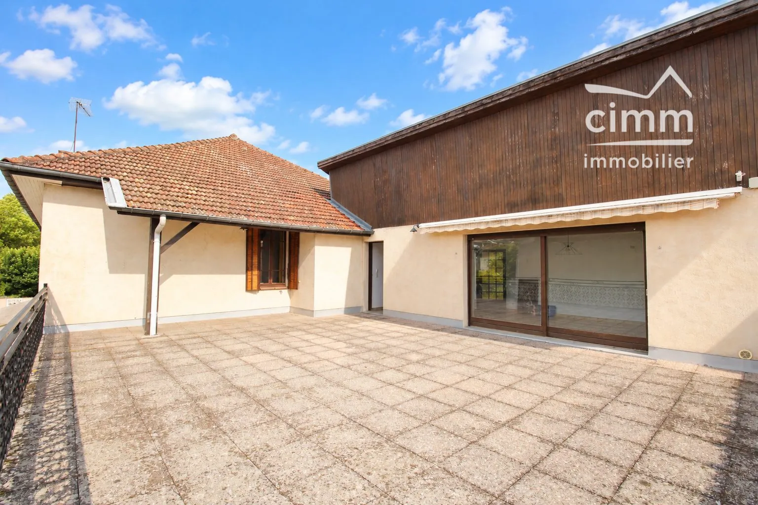 Bel appartement duplex T3 avec grande terrasse à Brézins