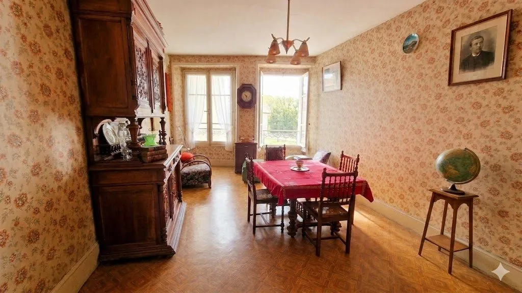 Maison de rue à Die avec cour et grenier aménageable – potentiel d’investissement