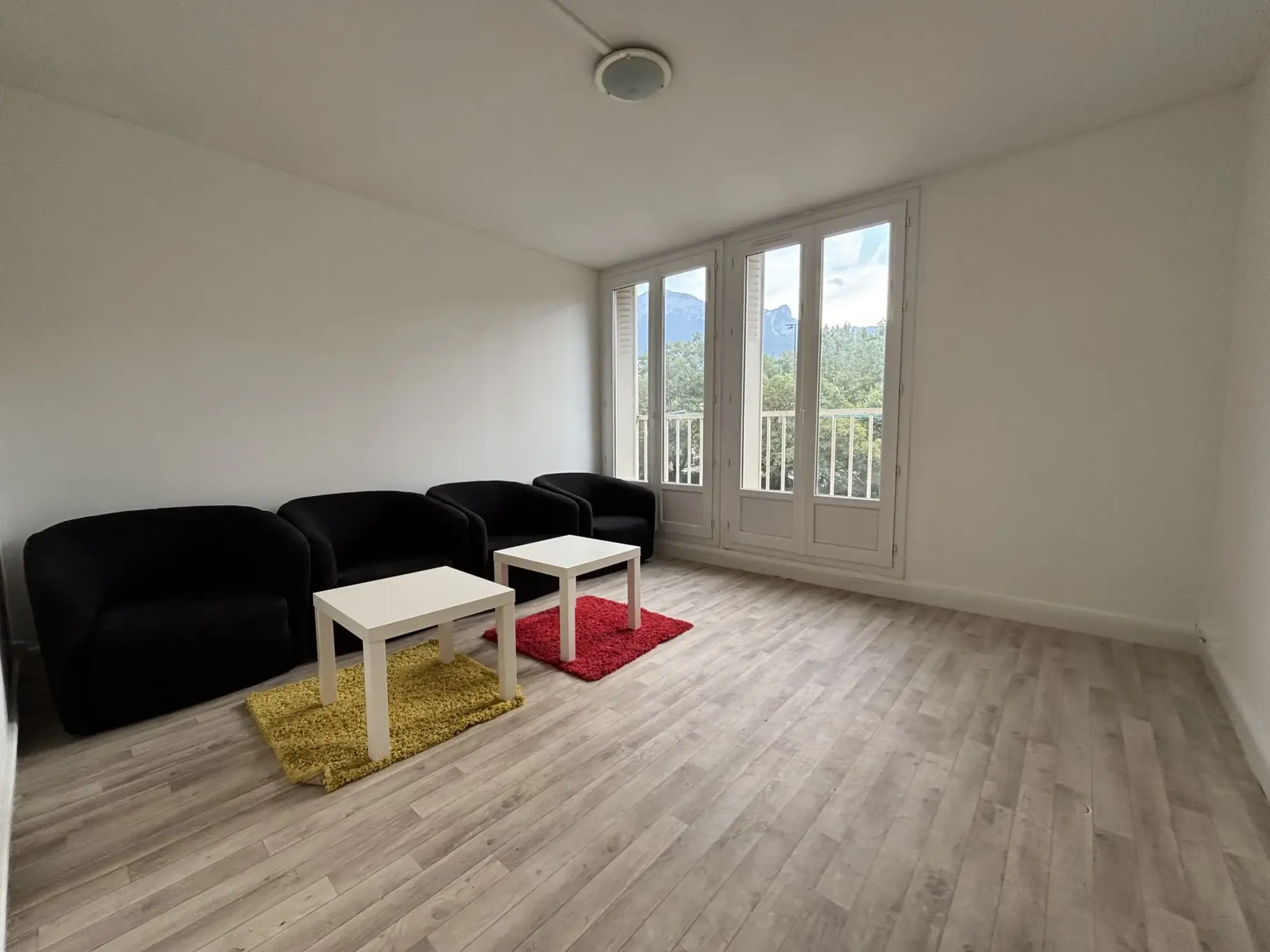 Appartement T5 de 80 m² avec parking privé à Grenoble