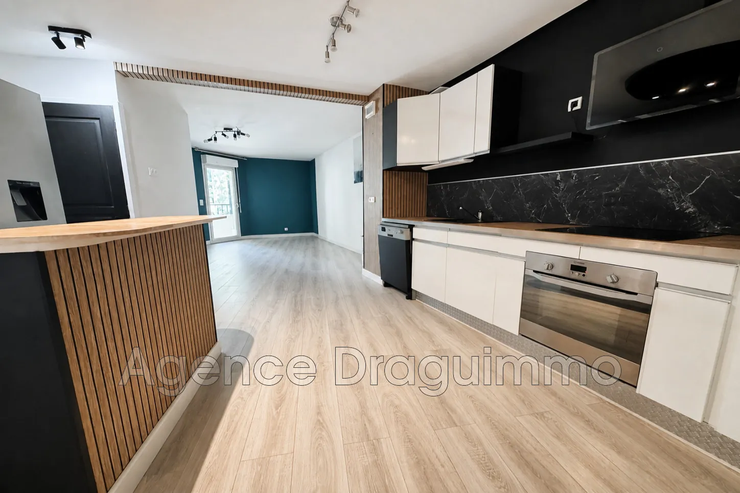 Appartement F4 de 77 m² avec balcon et parking au centre de Draguignan