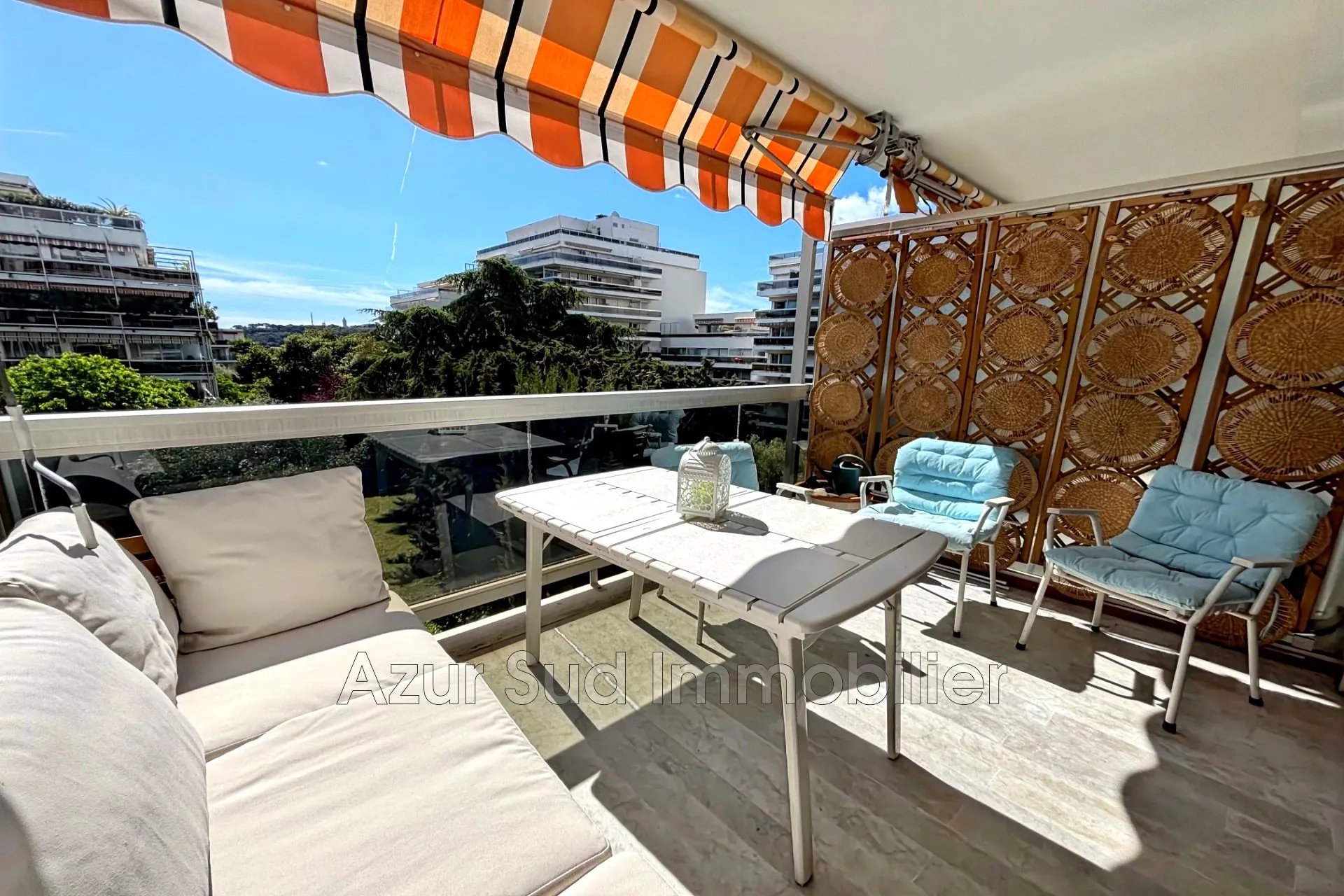 Studio lumineux de 30 m² à Juan-les-Pins avec terrasse dans résidence sécurisée