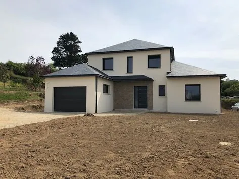 Maison familiale de 135 m² à Tôtes avec jardin et garage