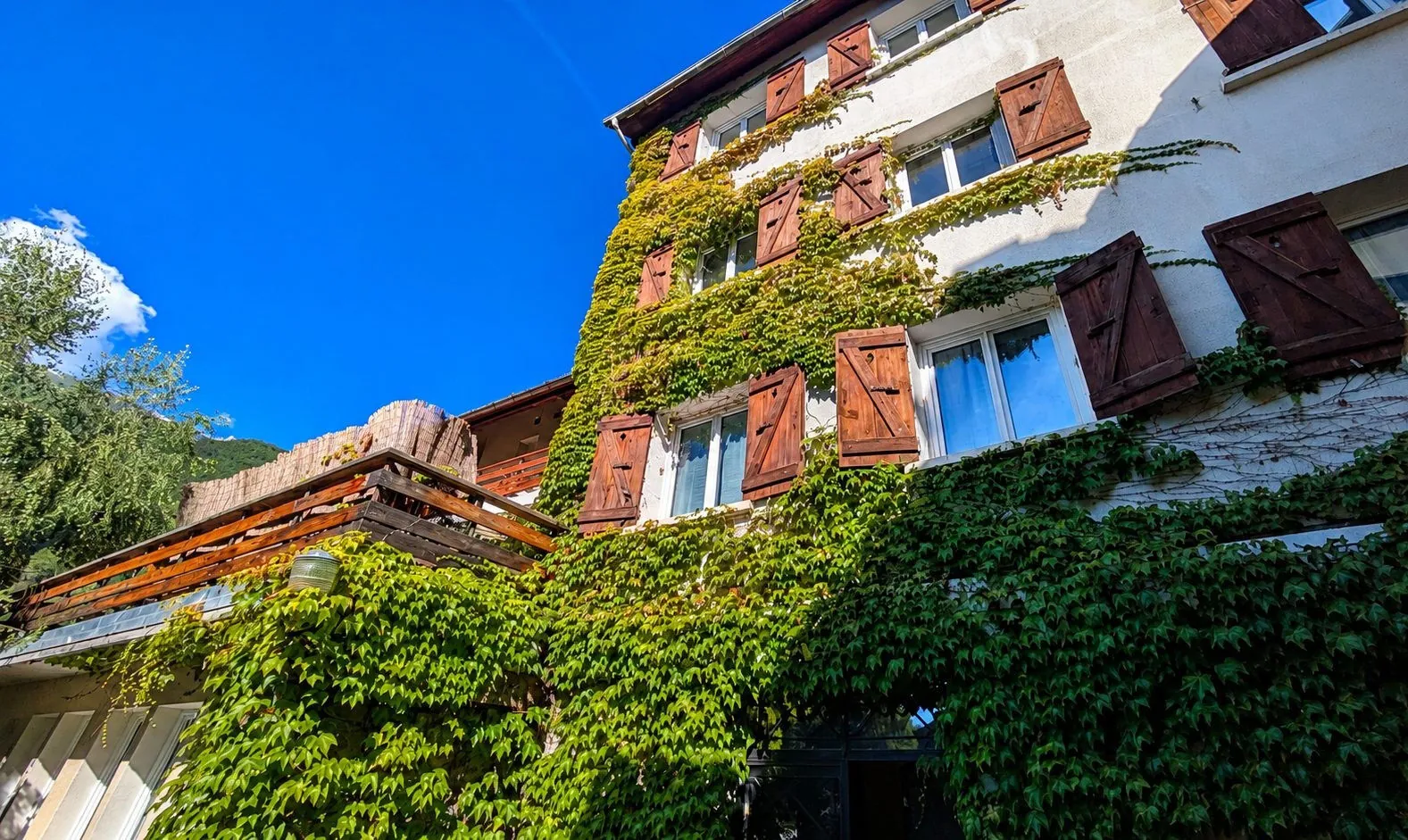 À vendre : Duplex T3 de 74,5 m² à Pelvoux, Vue montagne et potentiel de rénovation