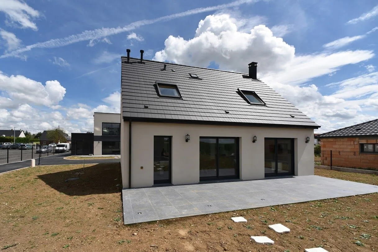 Maison à étage de 118 m² avec 4 chambres à Sin le Noble - Confort et tranquillité