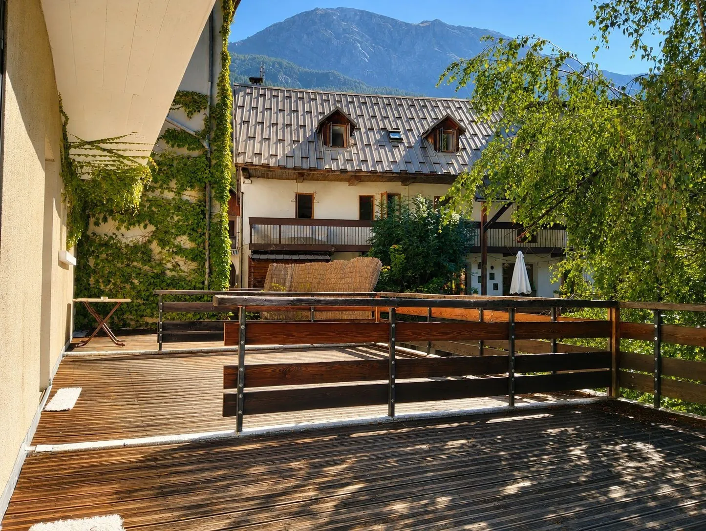 Appartement à Pelvoux avec grande terrasse et potentiel de personnalisation