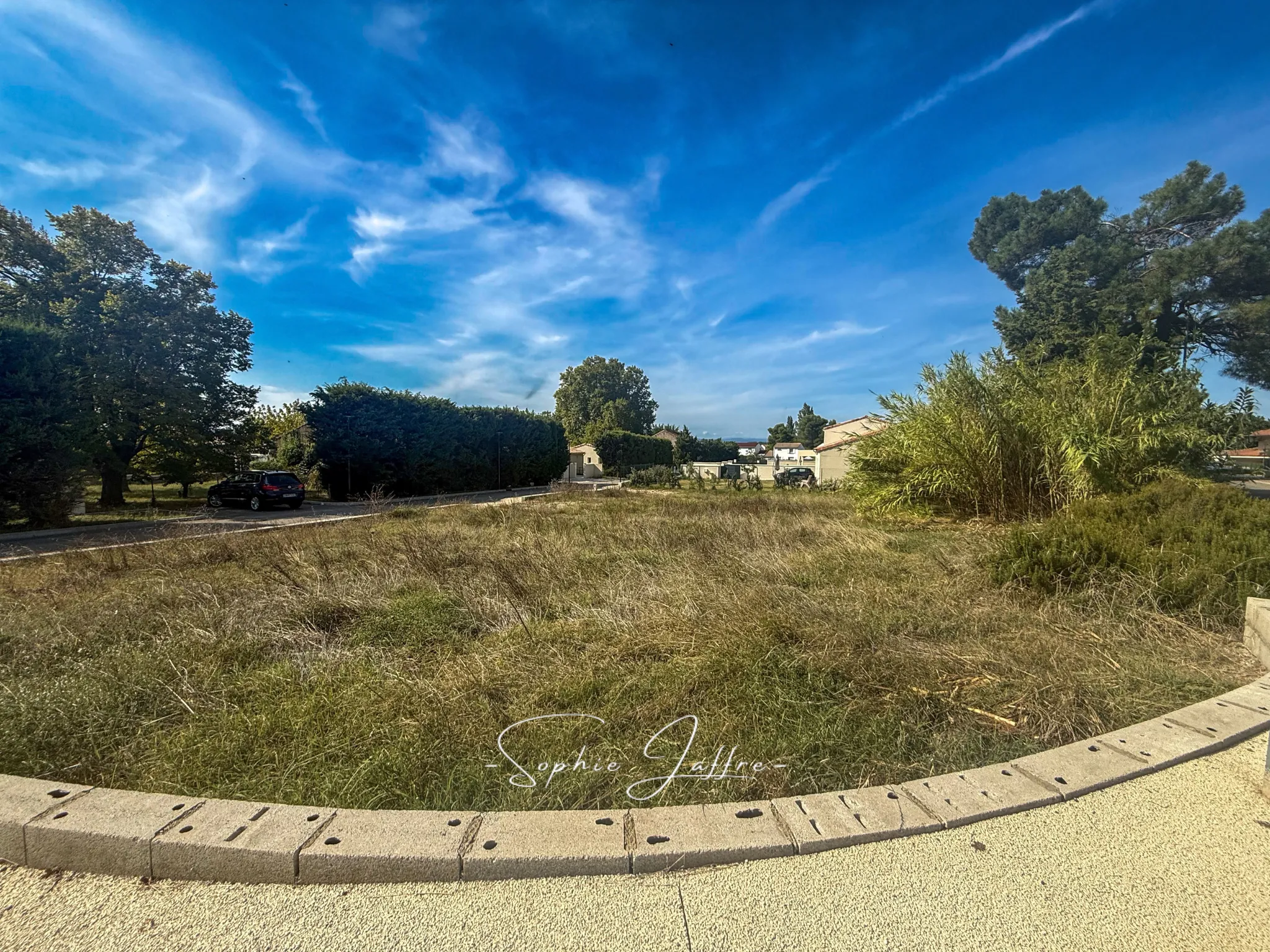 Terrain constructible à vendre à Saint-Paul-Trois-Châteaux - Secteur AUCe, 813 m²