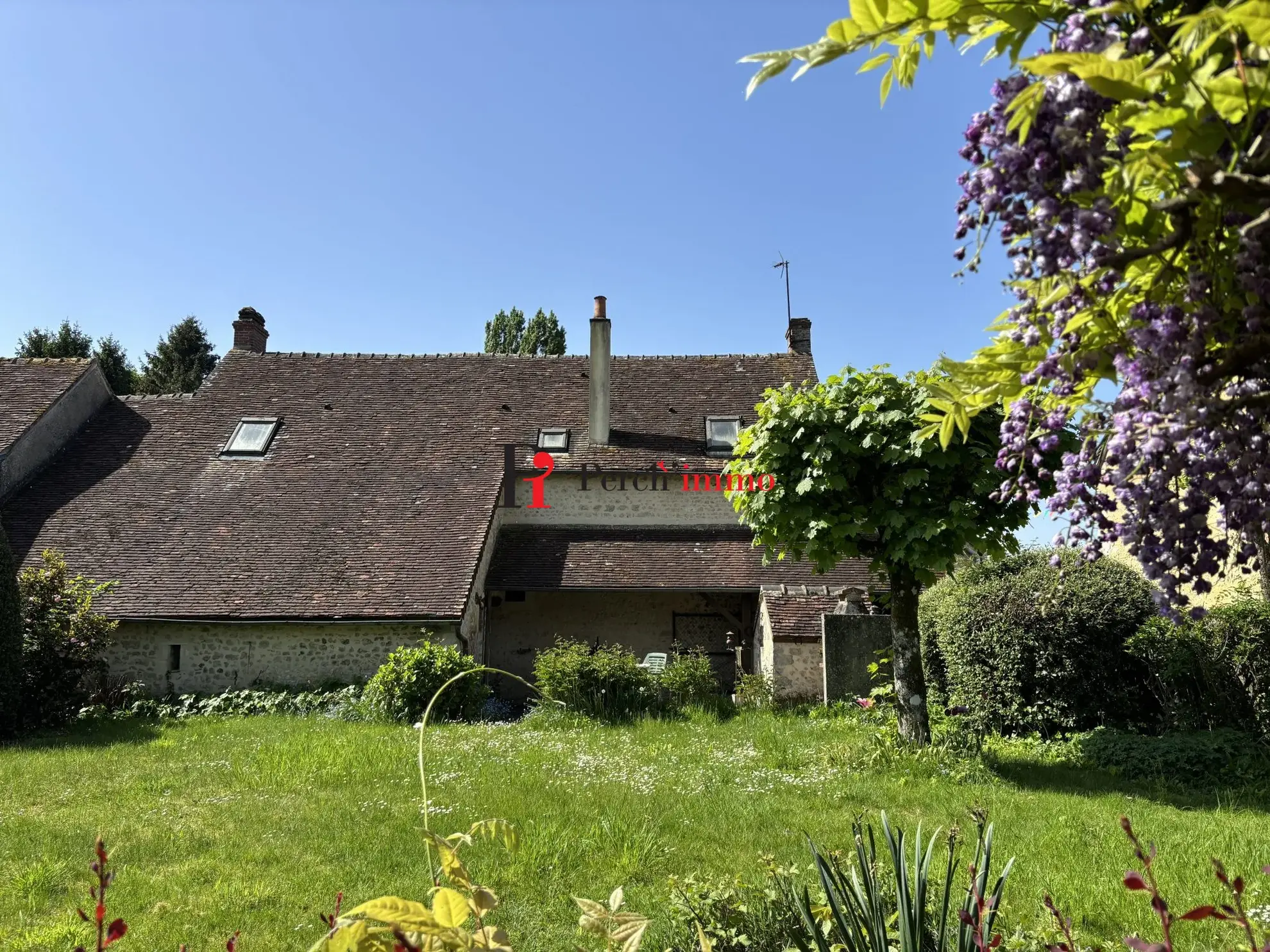 Maison ancienne 3 chambres avec jardin et terrain à Perche en Nocé