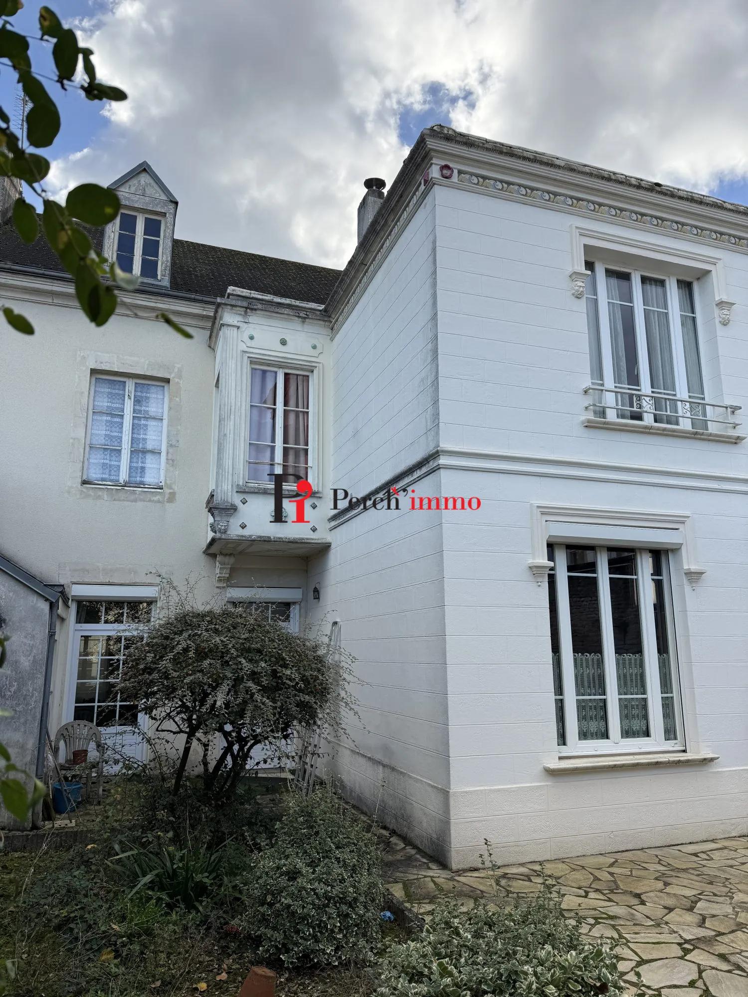 Belle maison bourgeoise avec jardin et potentiel d'aménagement à Mamers