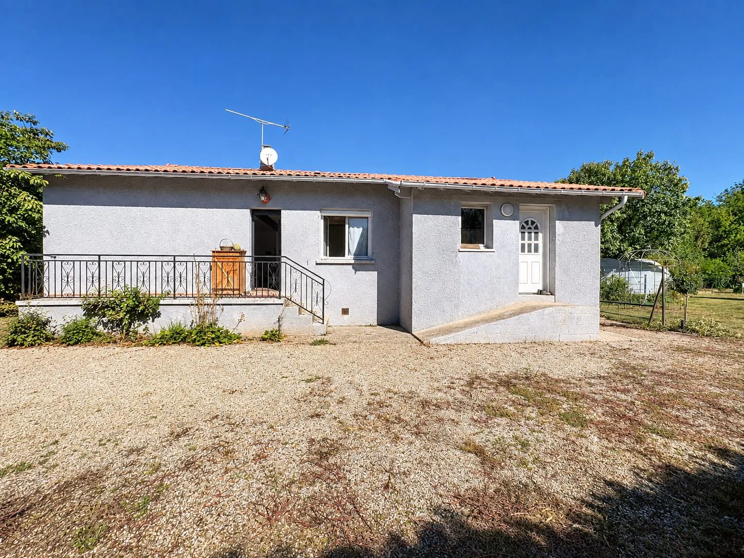 Maison de plain-pied rénovée avec grand terrain et garage à Albefeuille-Lagarde