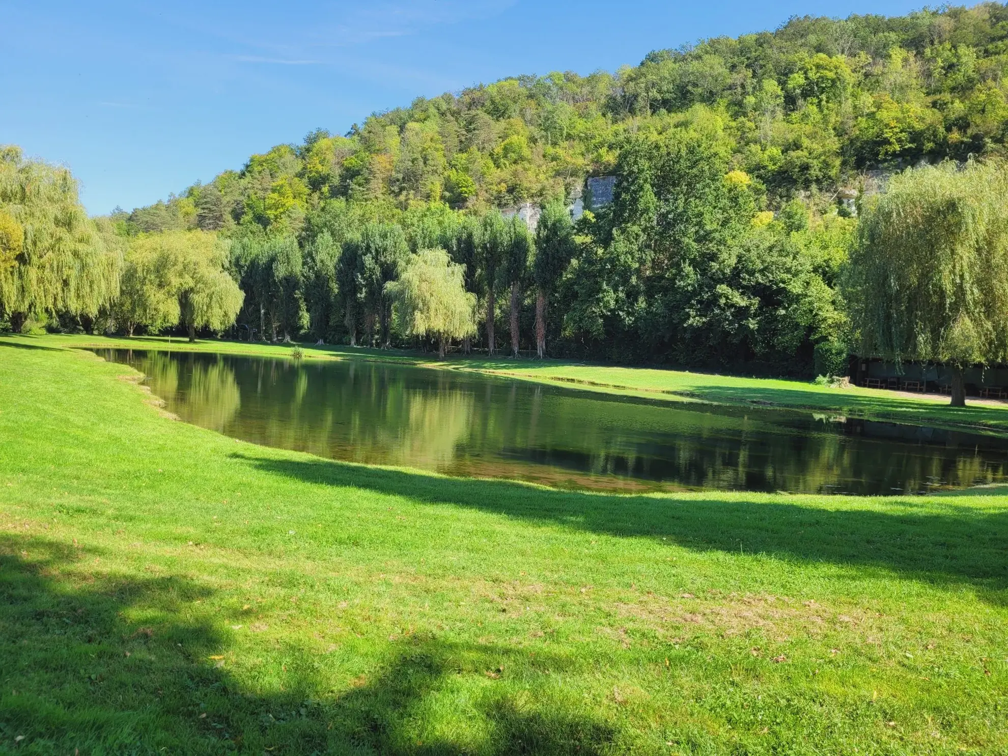 Terrain de loisirs avec étang à Hondouville de 2 400 m²