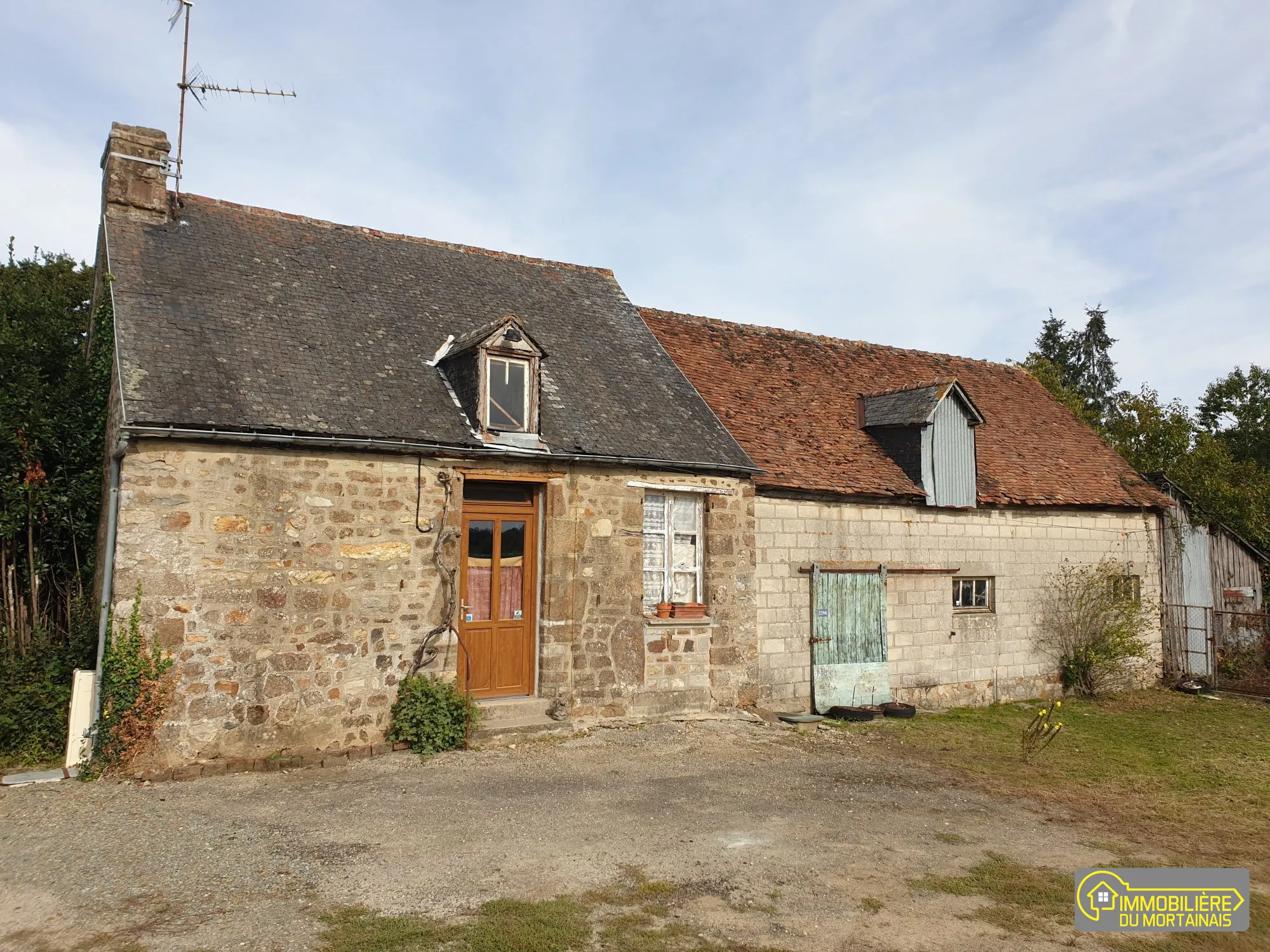 Deux maisons à rénover avec terrain à Saint-Roch-sur-Egrenne