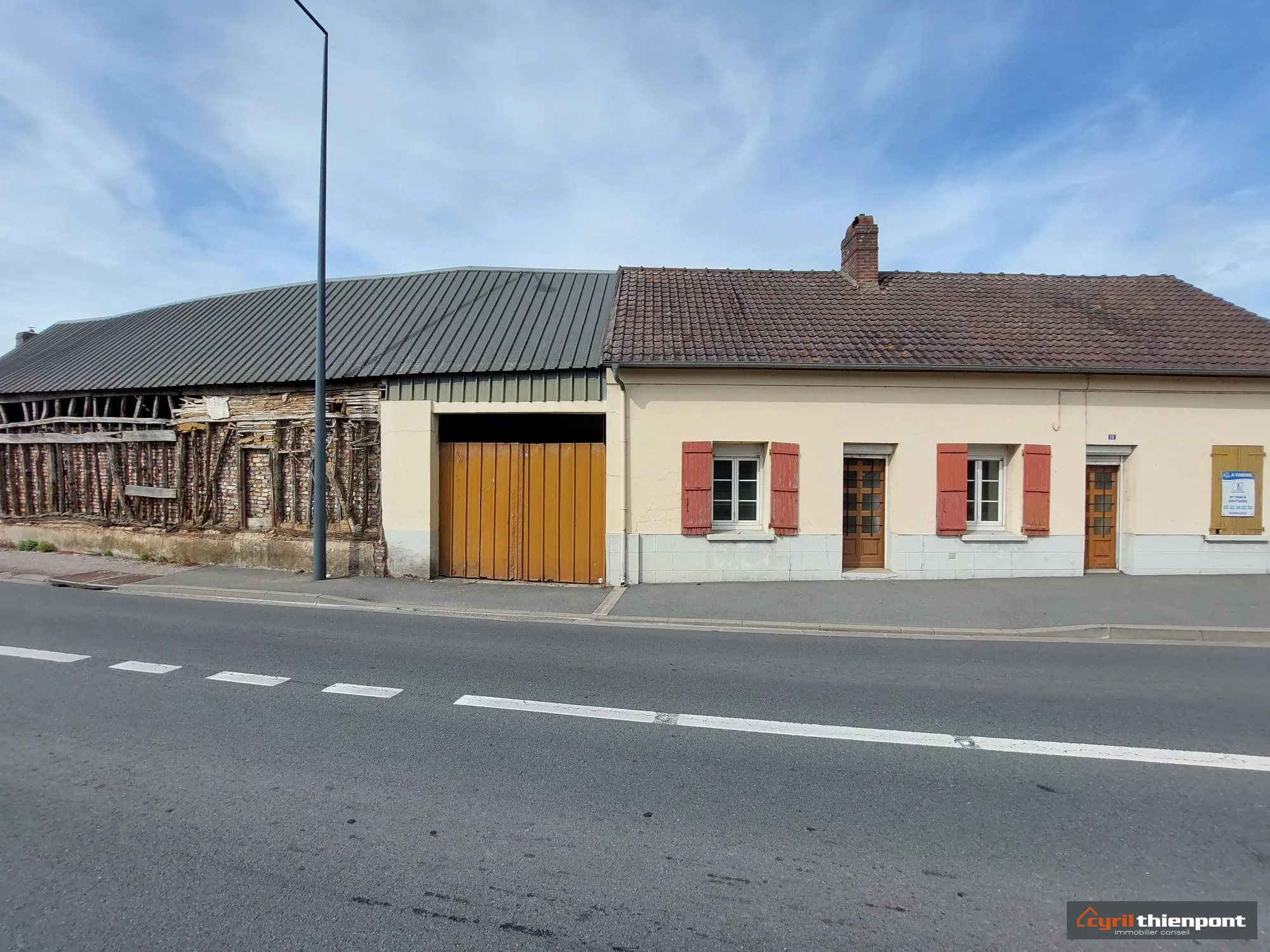 Maison ancienne à rénover avec dépendance à Grand-Laviers proche Abbeville