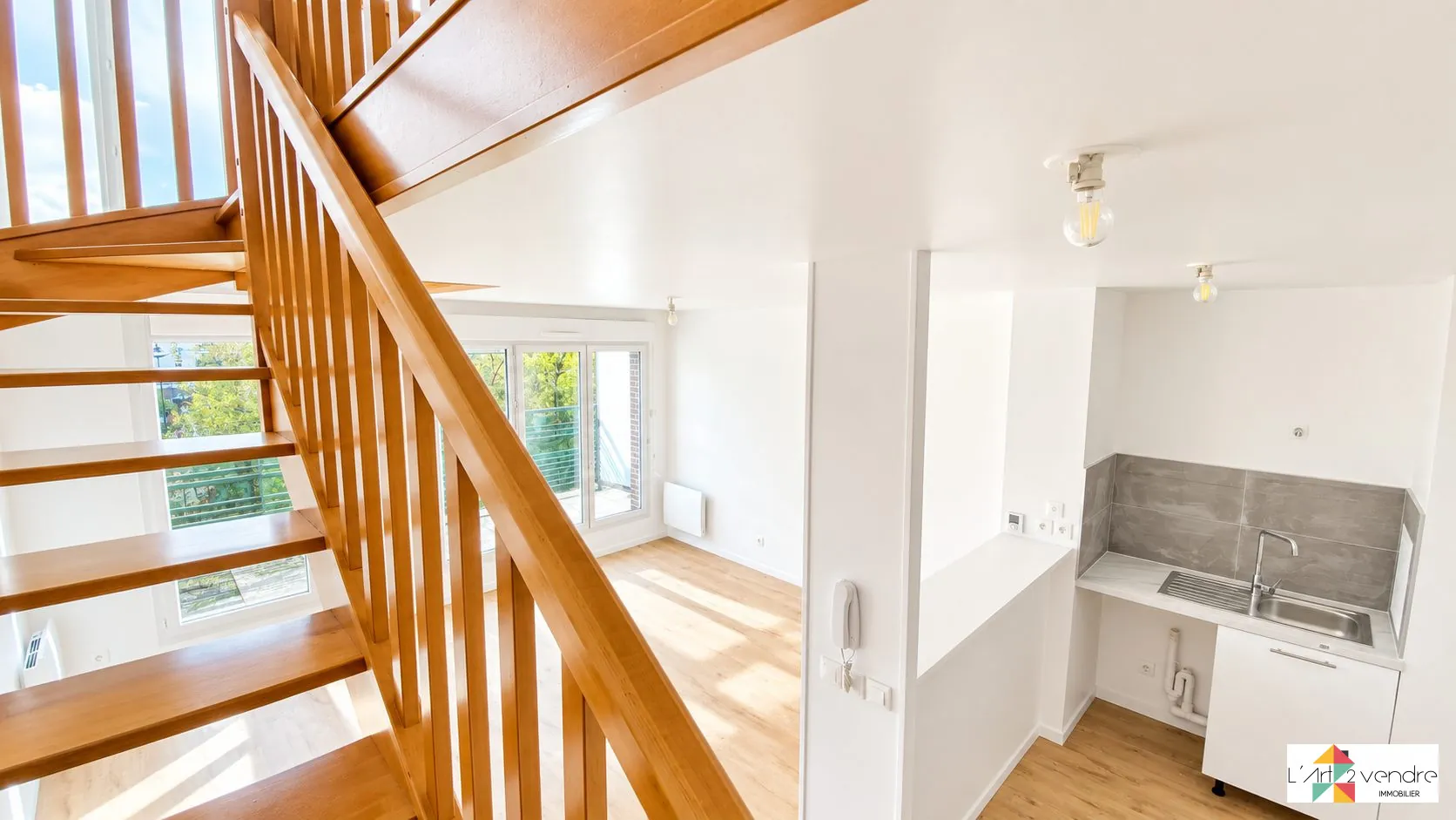 Appartement duplex rénové à Corbeil-Essonnes avec terrasse et parking sécurisé