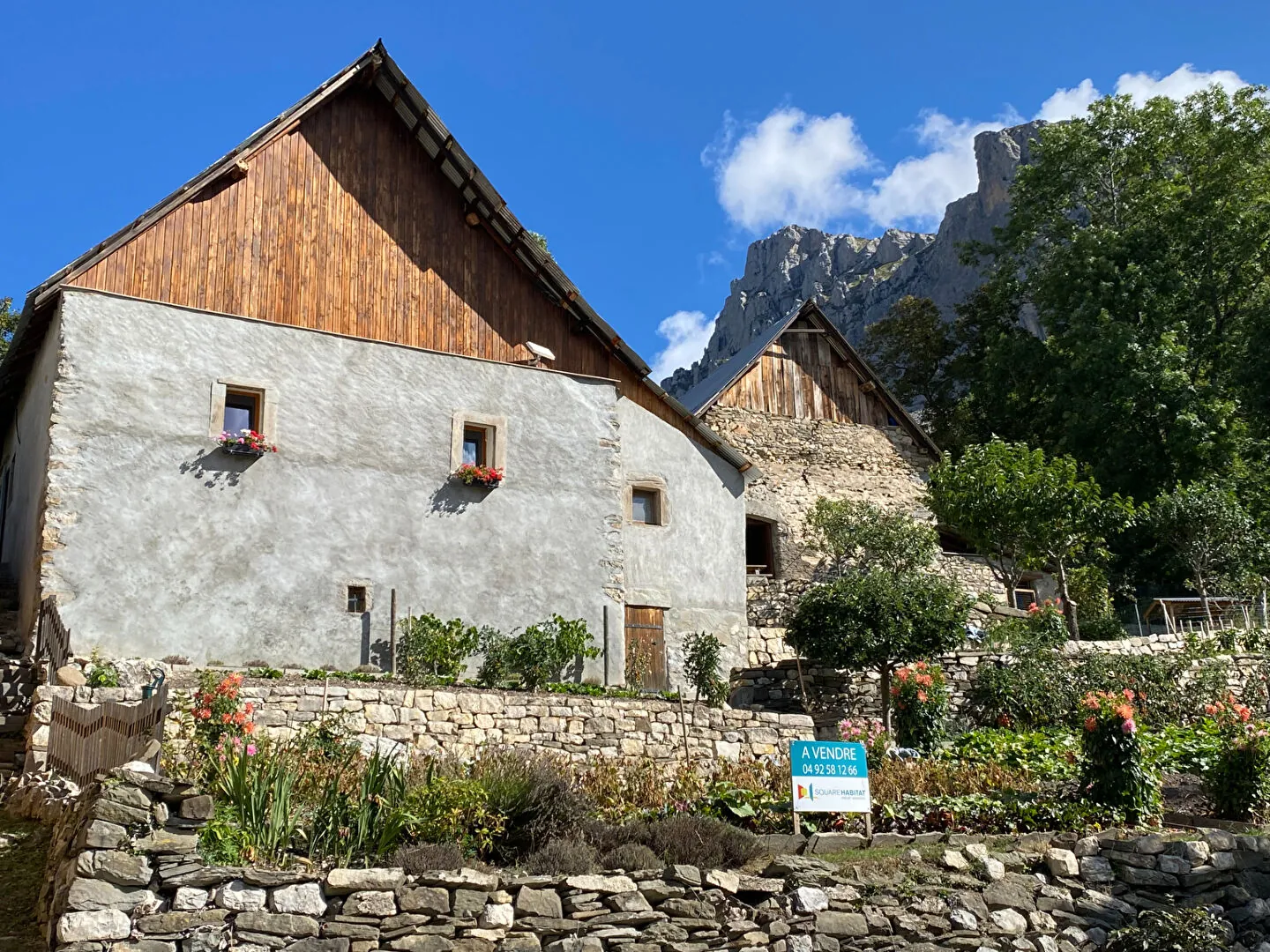Ancien corps de ferme rénové avec vue sur le massif à Le Devoluy