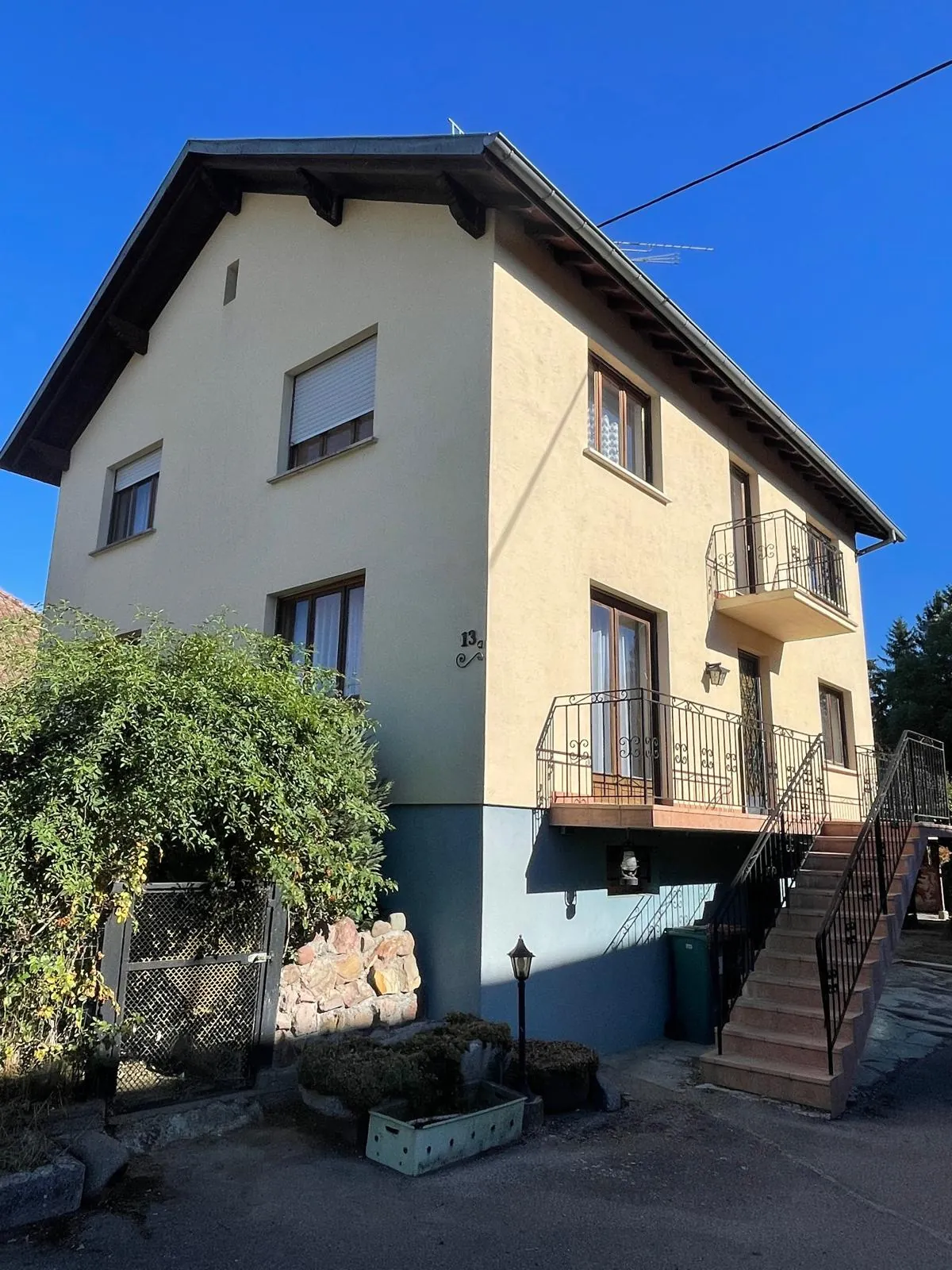 Ensemble immobilier avec deux maisons et grande dépendance à Diefmatten