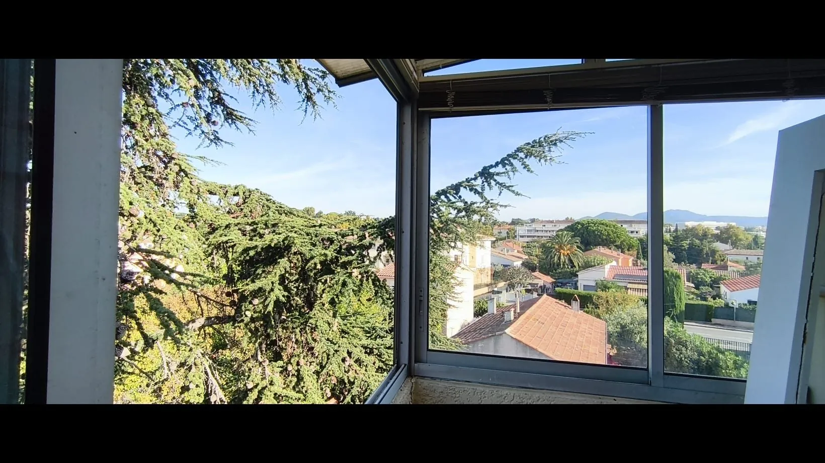 Appartement T2 au Dernier Étage avec Cave et Parking à Fréjus