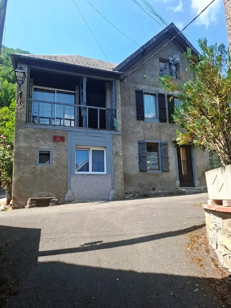 Maison à vendre à Boutx dans les Pyrénées, proche station de ski, avec balcon et grande surface