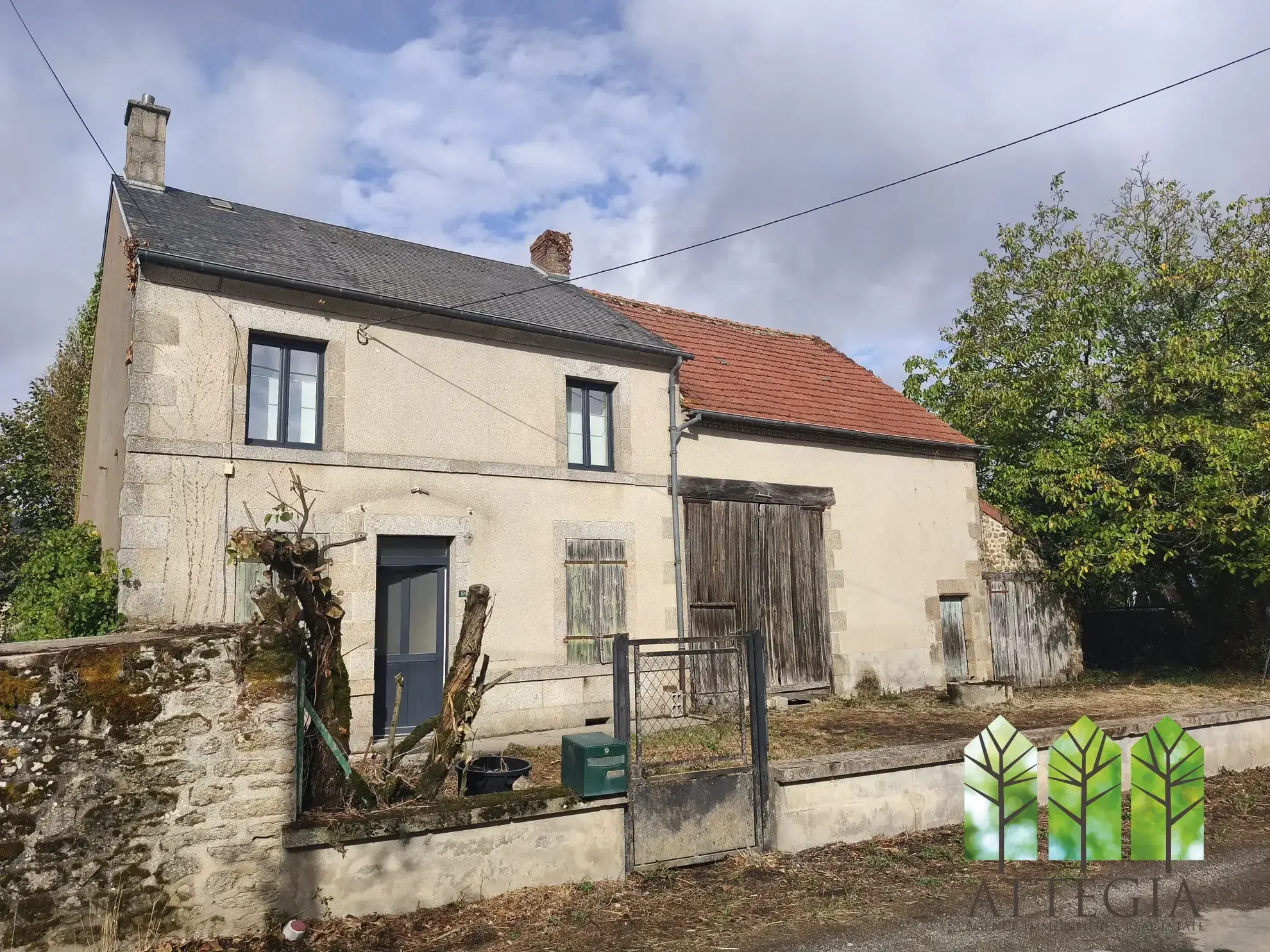 Belle maison de campagne avec jardin et grange à Roches, 85 m² habitable