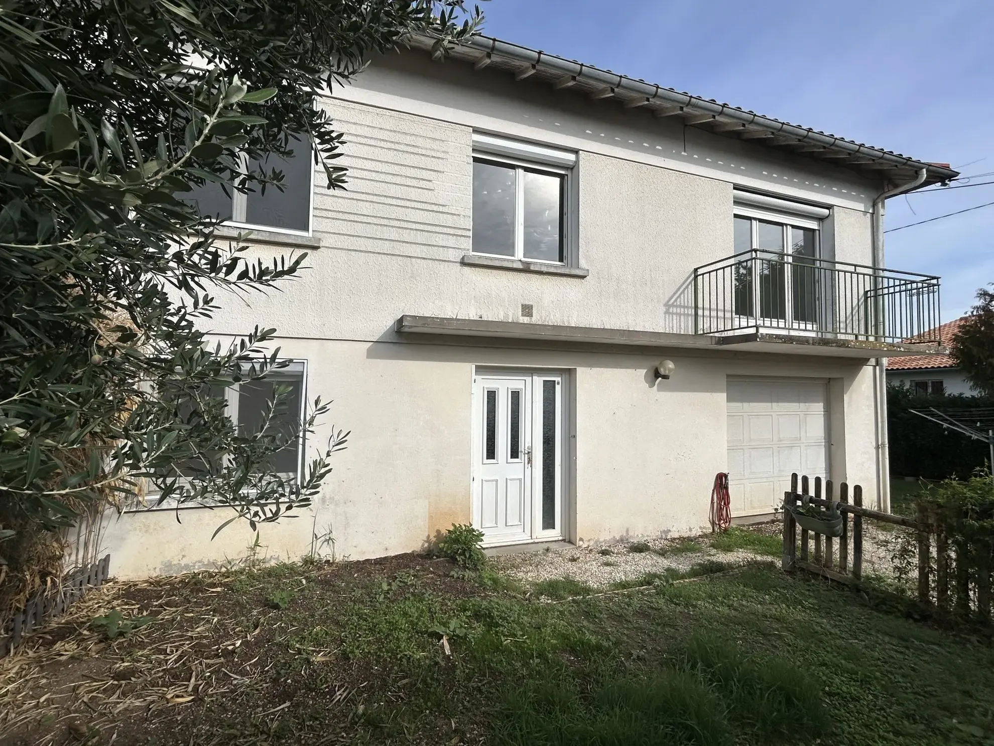 Belle maison à vendre à Niort avec terrain arboré et grand garage