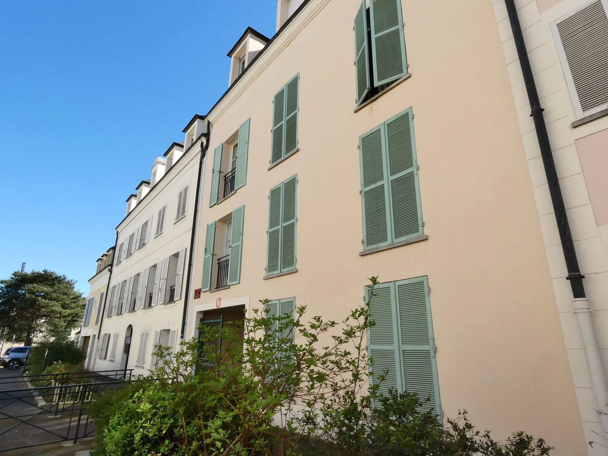 Appartement 2 pièces avec parking et cave en centre-ville de Rambouillet