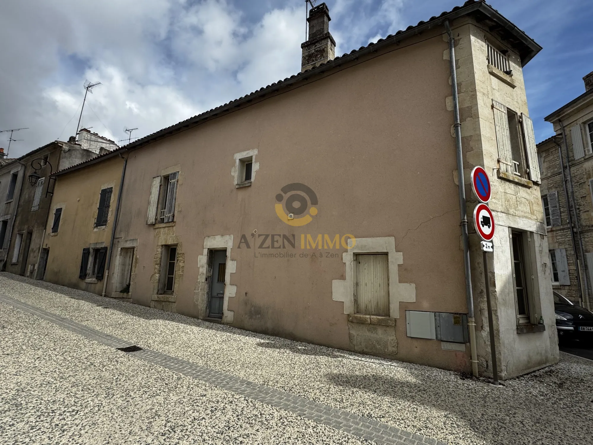 Immeuble à Fontenay-le-Comte offrant un excellent potentiel d'investissement locatif