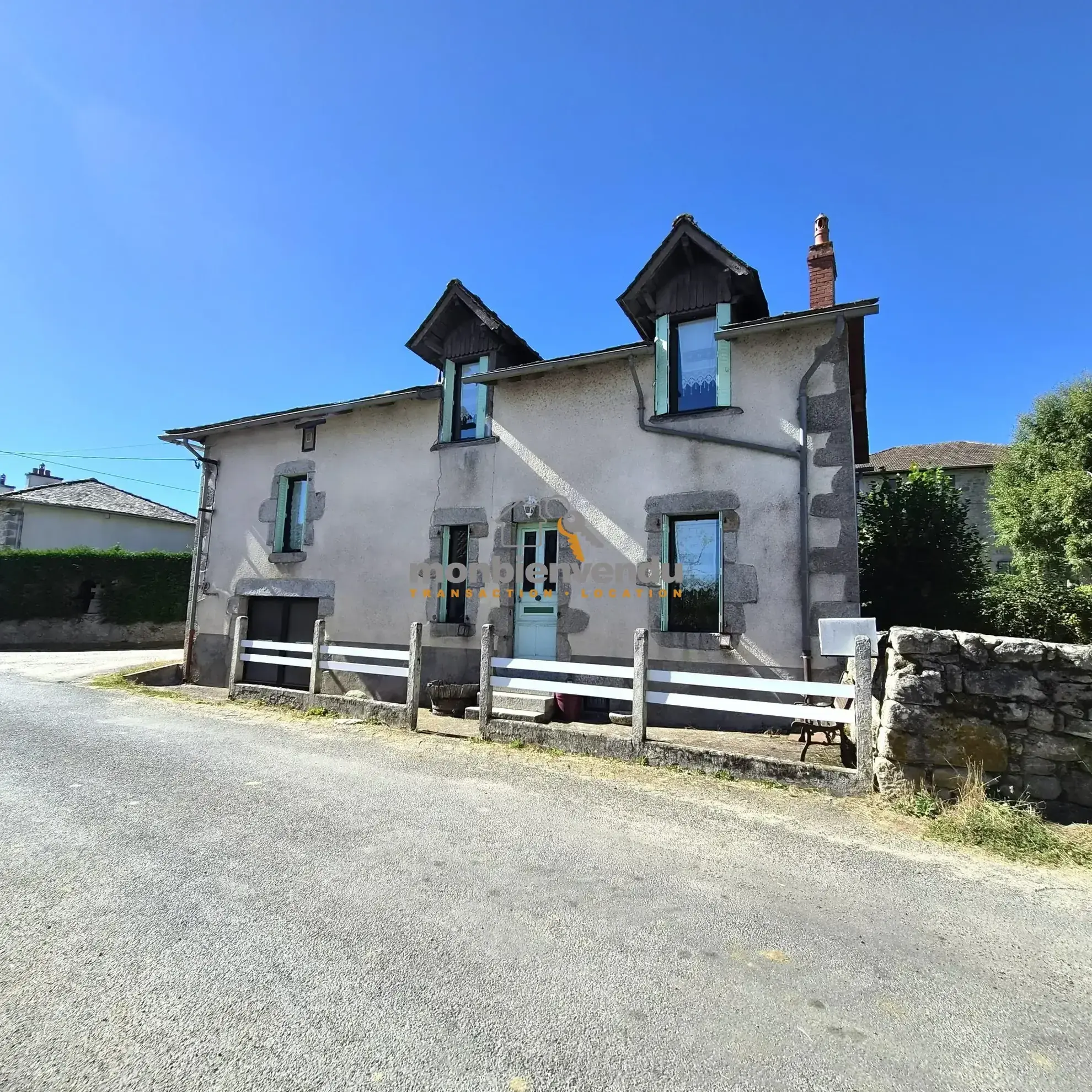 Maison authentique de 80 m² avec jardin, garage et potentiel immobilier au Rouget-Pers