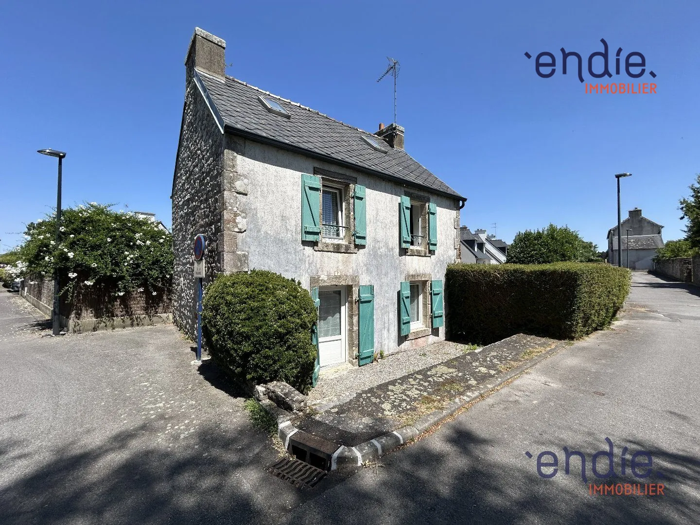 Maison en pierre à Saint-Évarzec avec fort potentiel de rénovation