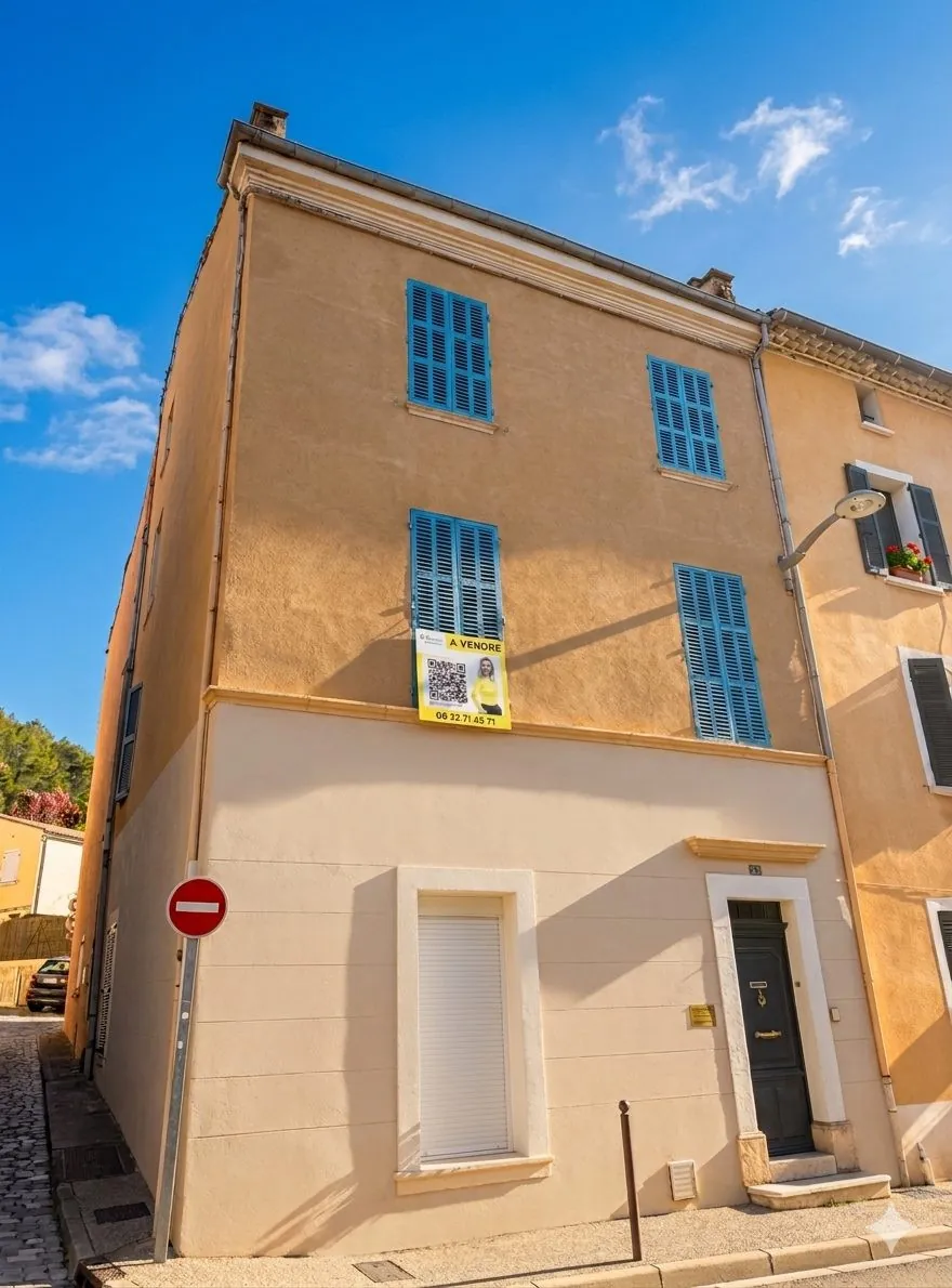 Maison de village à Gonfaron avec deux appartements et cave voûtée