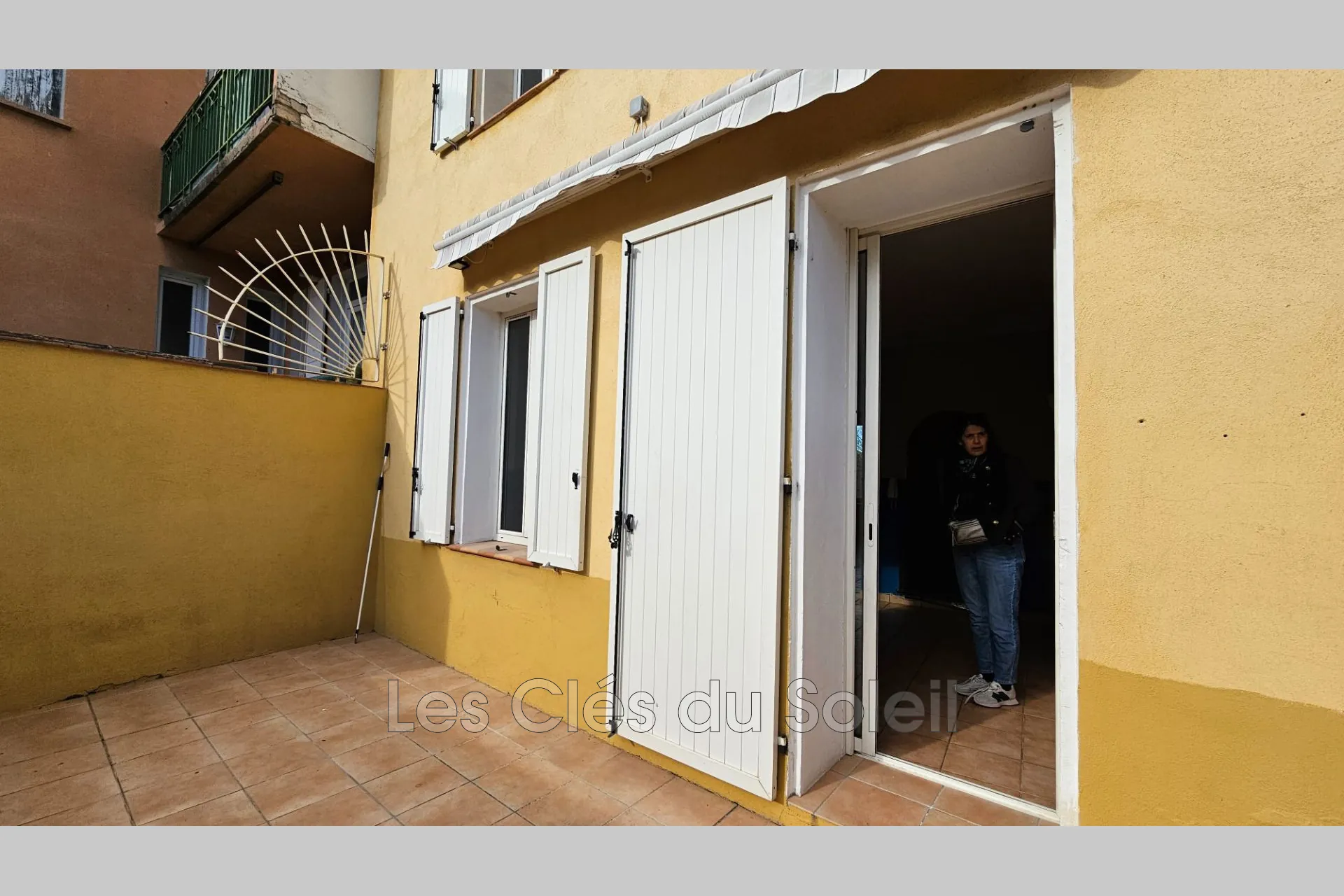 Maison de ville à Brignoles avec terrasse, louée 900 €/mois, idéal investissement ou résidence principale