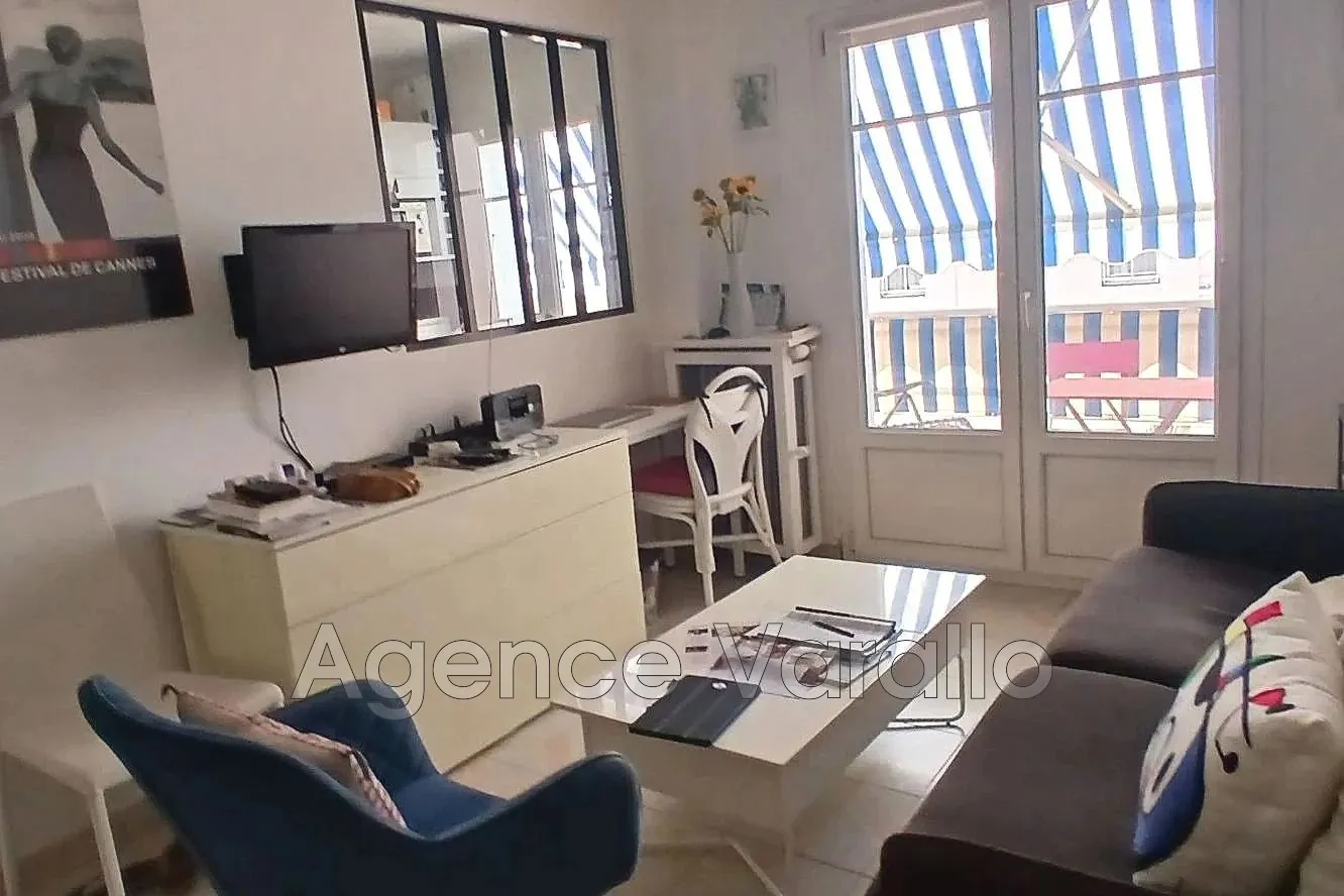 Vente d'un bel appartement 2 pièces à Antibes Albert 1er avec balcon et parking