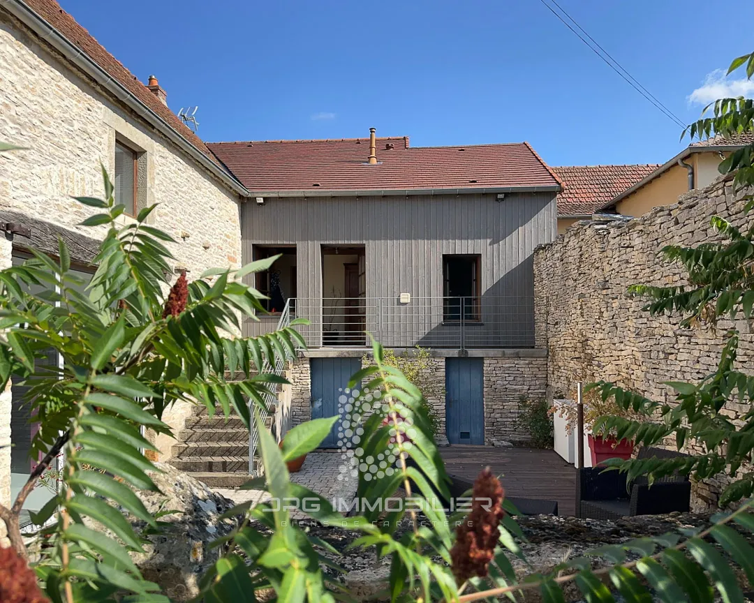 Maison en pierre avec suite parentale, dépendances et vue dégagée entre Cluny et Salornay-sur-Guye