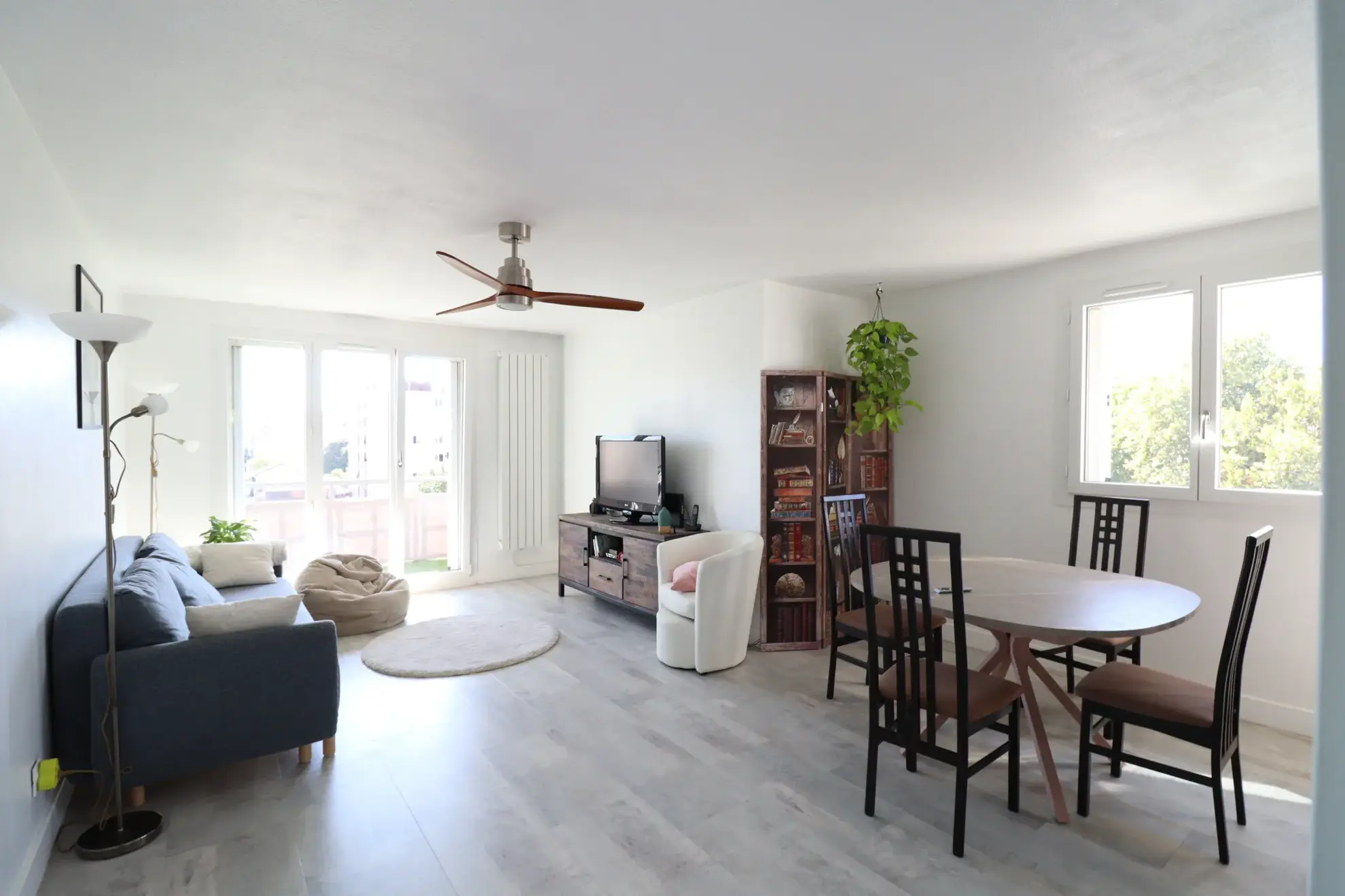 Appartement T4 rénové à Grenoble Europole avec balcon et parking