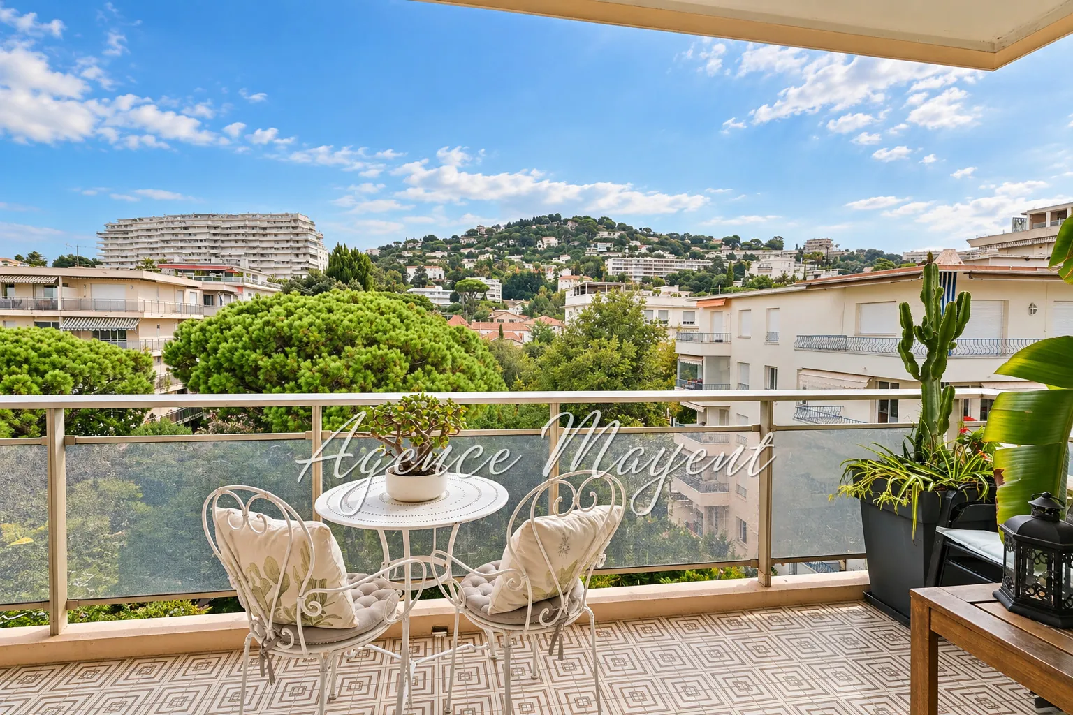 Studio à vendre à Cannes avec terrasse et vue dégagée