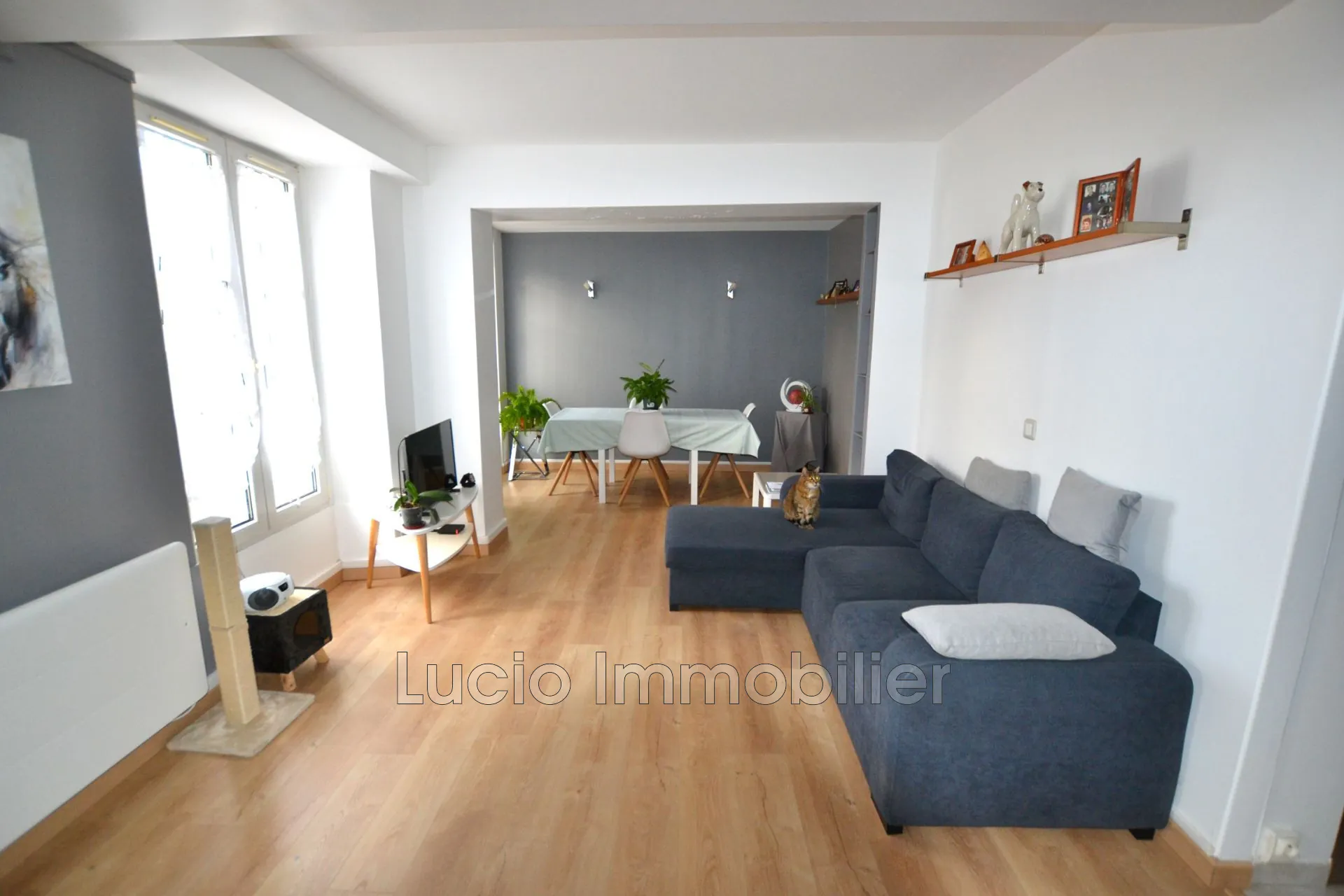 À vendre appartement de 51 m² rénové à Chelles avec terrasse et stationnement
