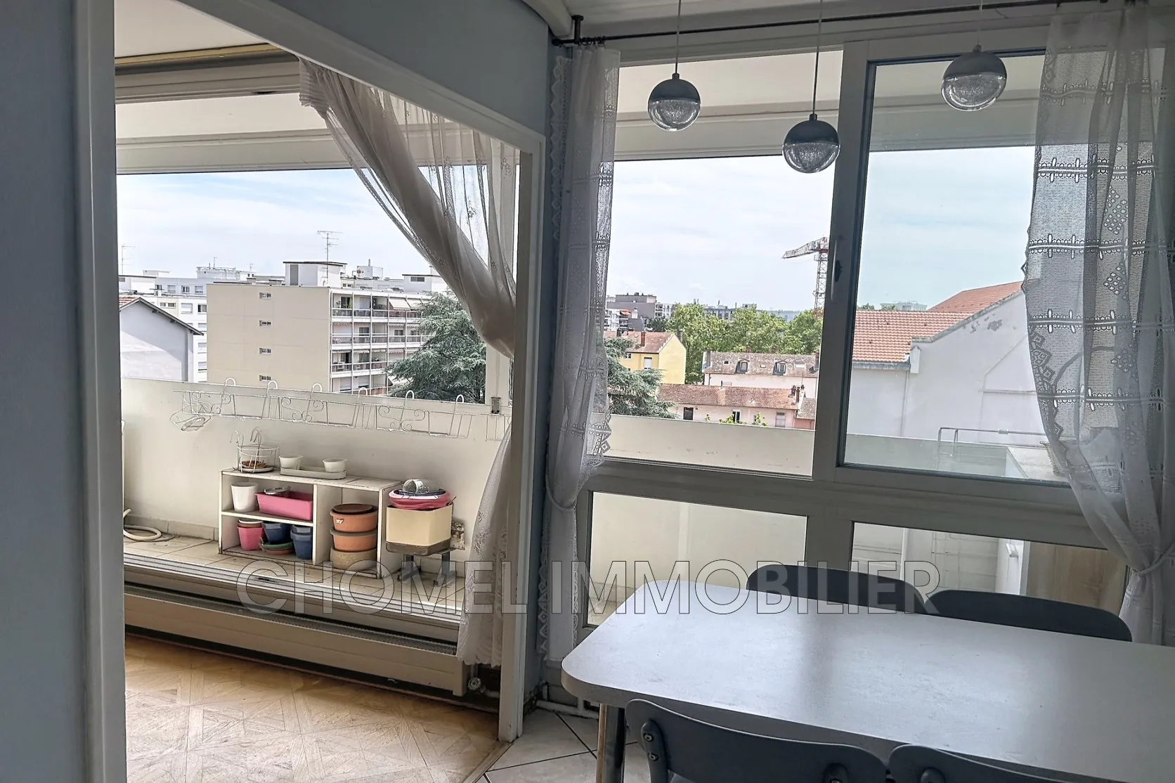 Appartement 5 pièces à Villeurbanne avec balcon, parking et terrasse