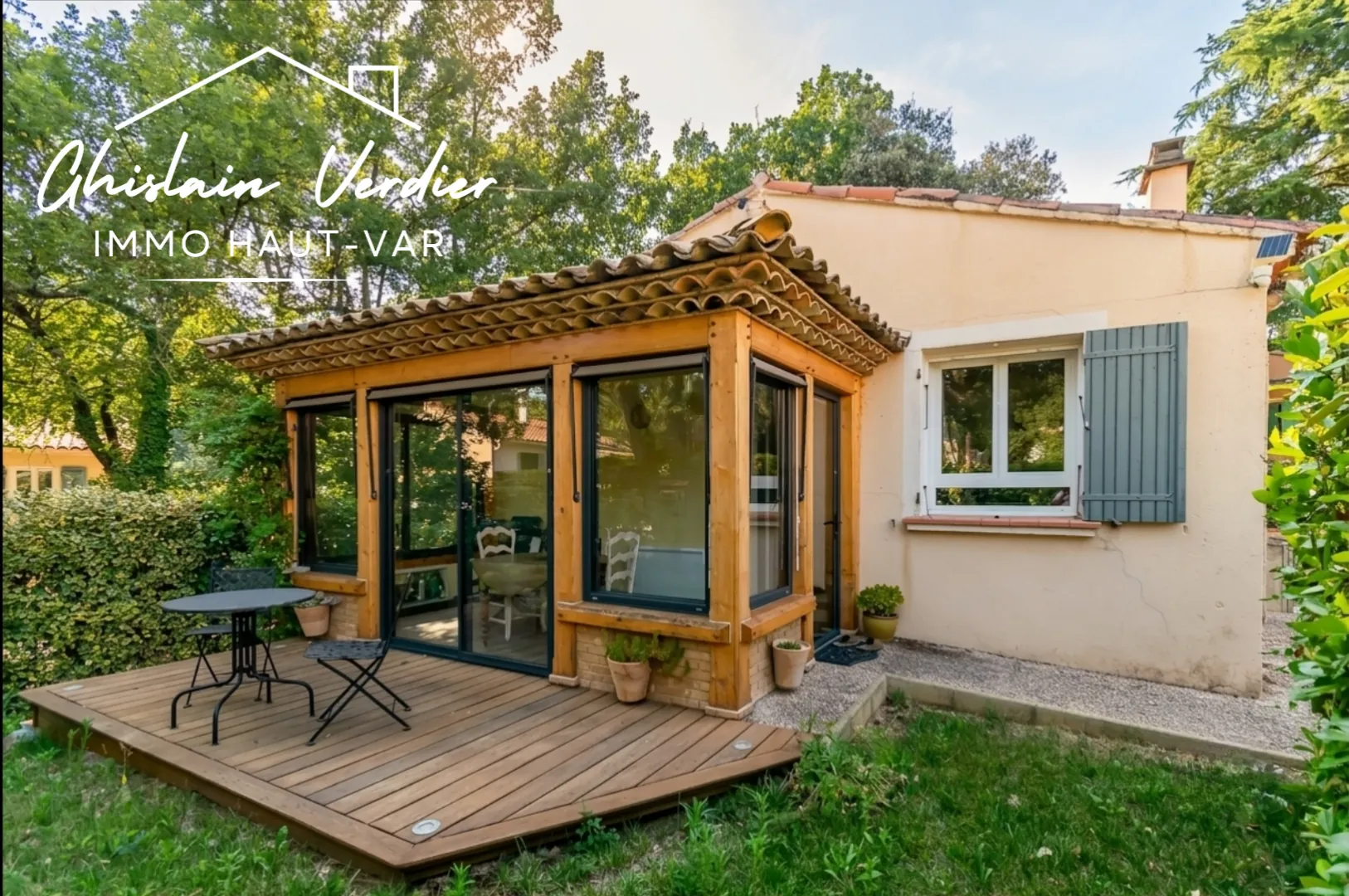 Maison individuelle avec véranda, garages et vidéosurveillance à Saint-Martin-de-Pallières