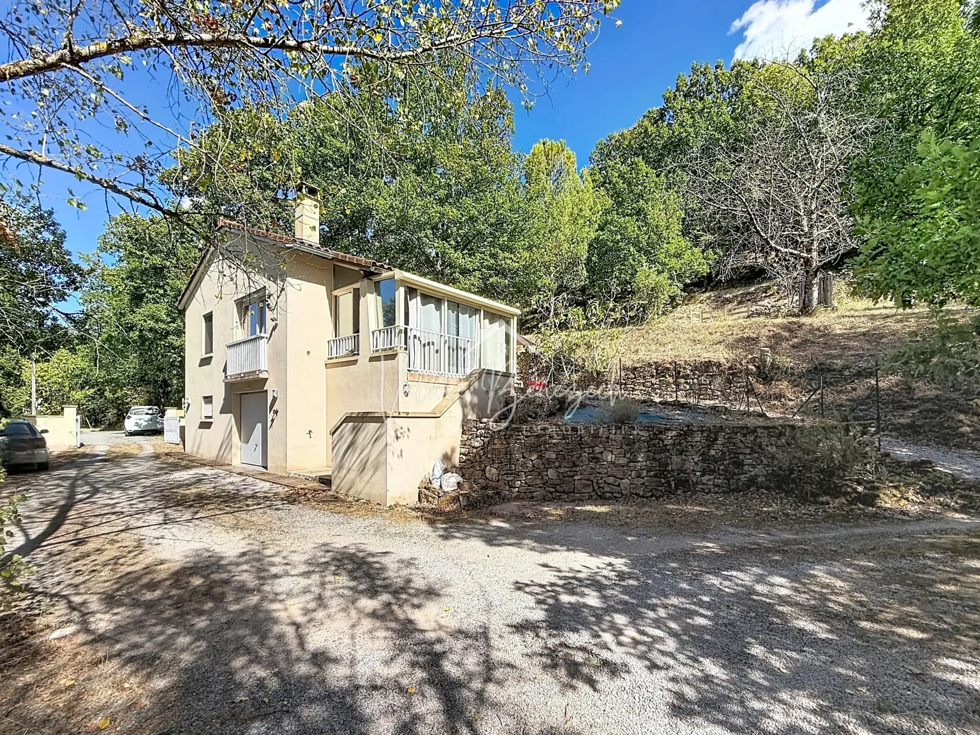 Villa T2 récente avec grand terrain boisé à Saint-Affrique
