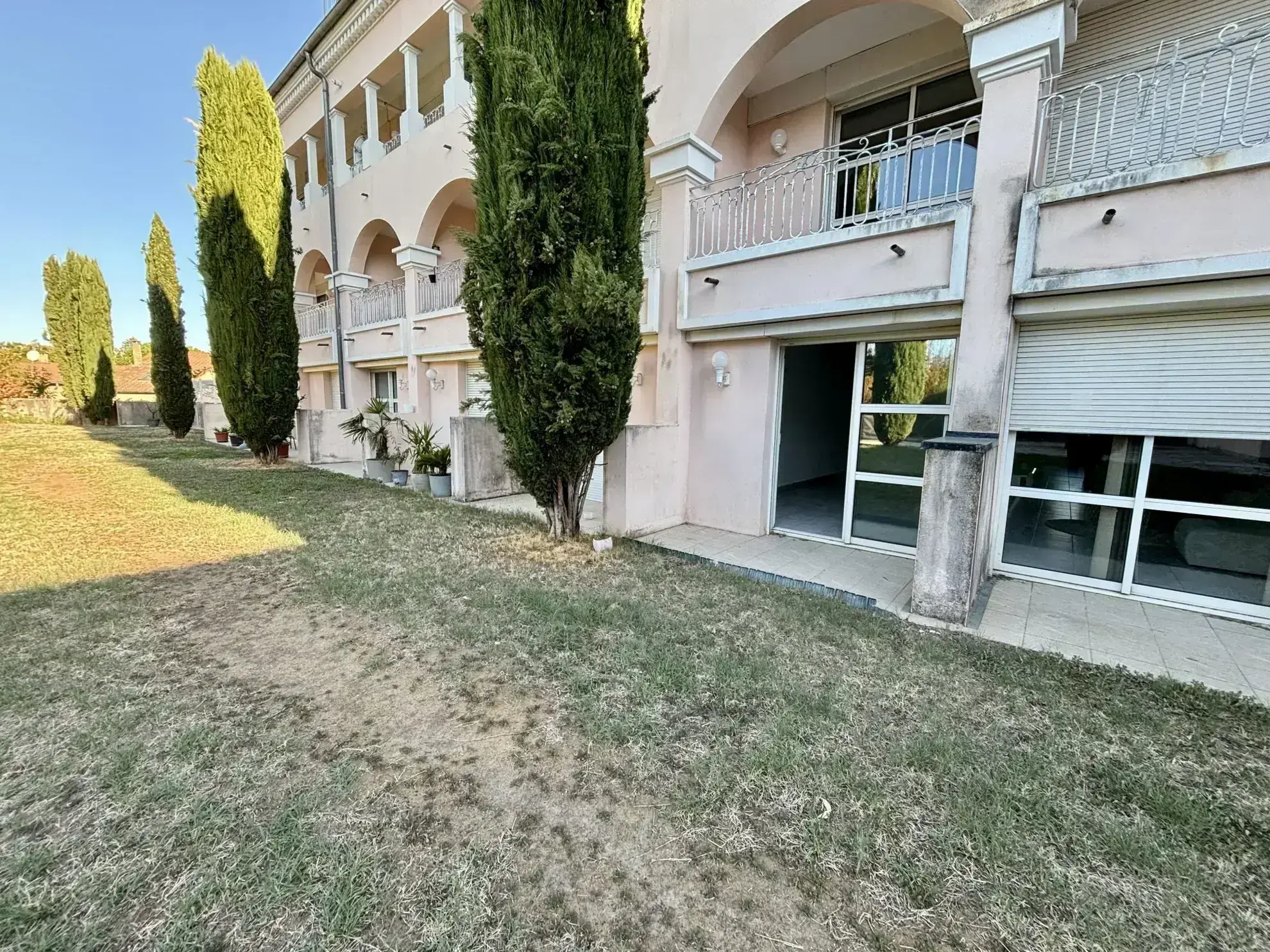 Appartement 3 pièces avec terrasse, piscine et parking sécurisé à Bourg-de-Péage