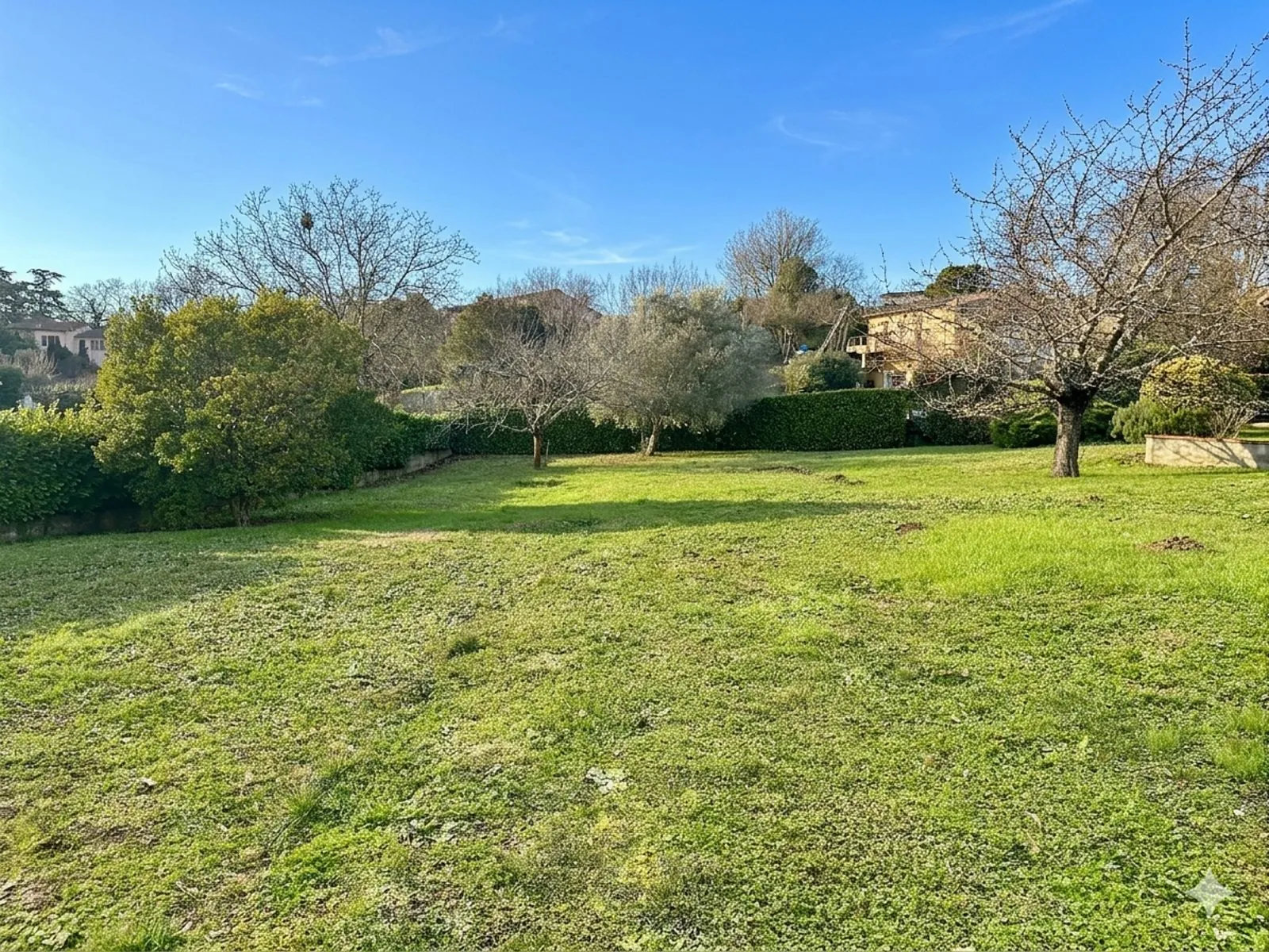 Terrain constructible de 755 m² à Dremil-Lafage, en impasse, orientation sud