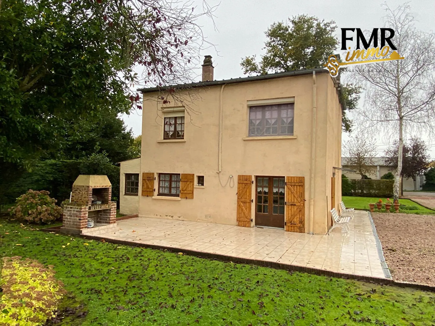 Charmante maison avec terrain de 1675 m² à Saint-Martin-de-Bienfaite-la-Cressonnière