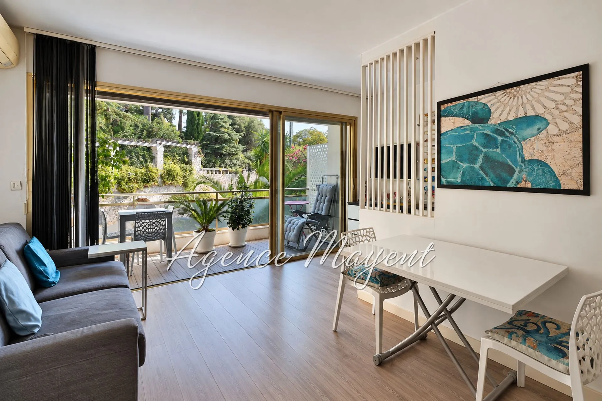 Studio à vendre dans le quartier résidentiel de la Basse Californie à Cannes