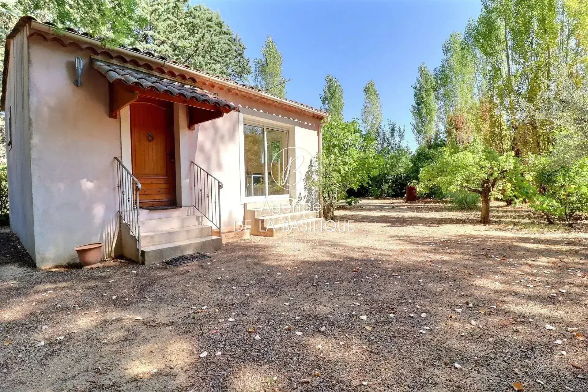 Charmante maison de 32 m² avec terrain à Saint-Maximin-la-Sainte-Baume