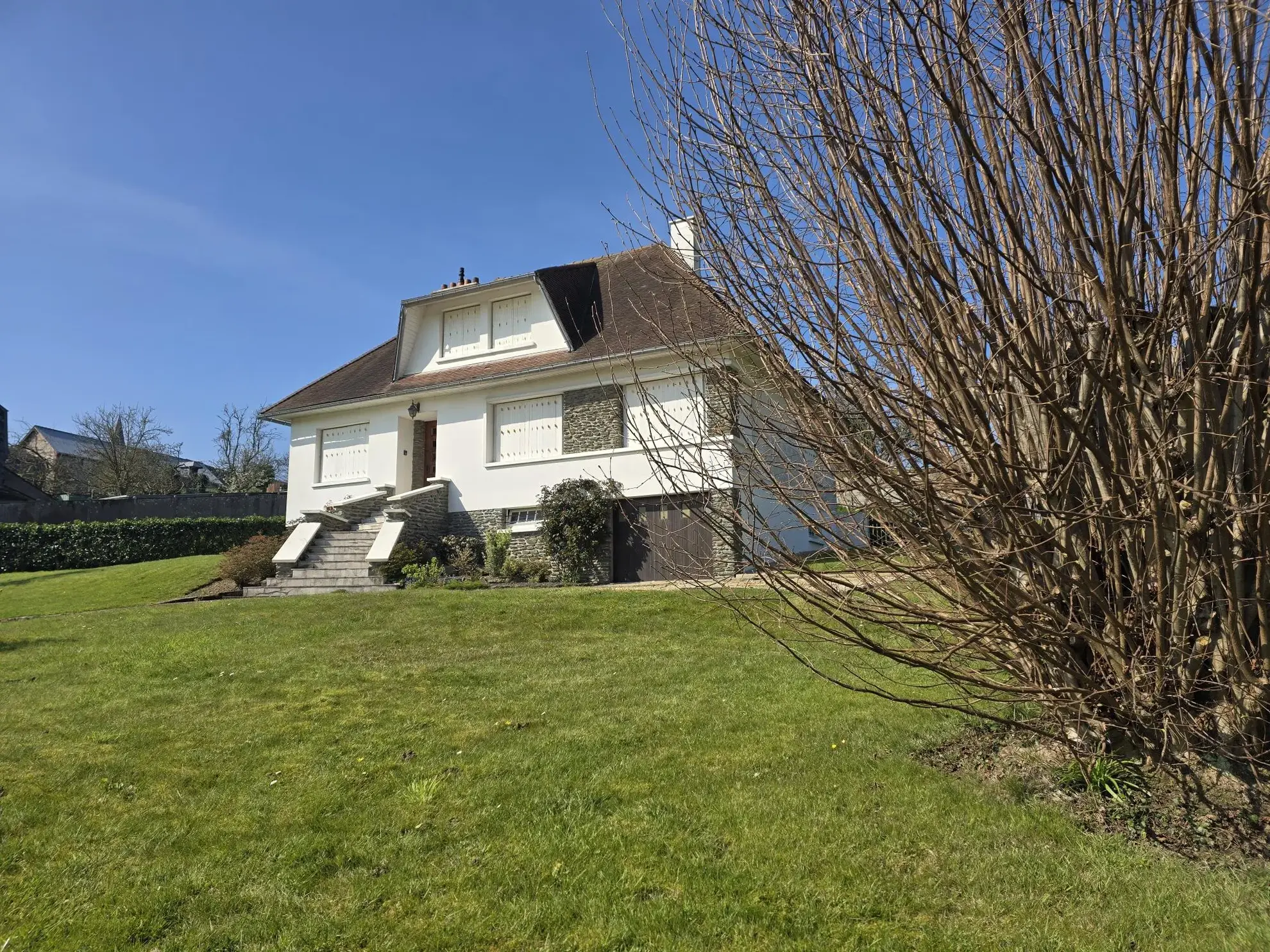 Charmant pavillon de caractère à Saint Léonard près de Fécamp avec grand terrain