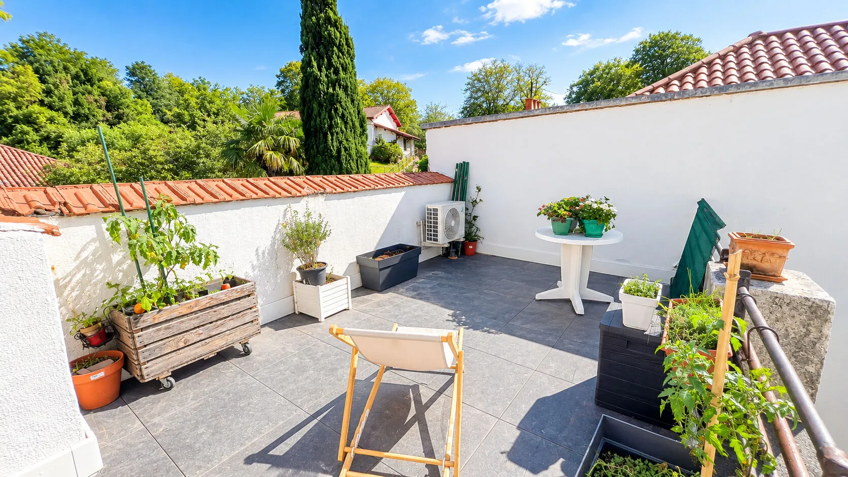 Appartement à Bayonne avec grande terrasse de 16 m², dernier étage, secteur Saint-Esprit