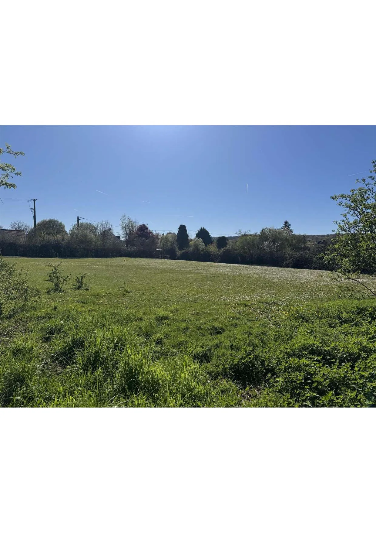 Terrain constructible de 803 m² à La Neuville-en-Hez avec exposition plein sud