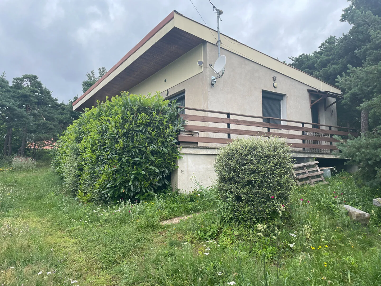 Charmante maison de 59 m² avec terrain de 2600 m² à Boisset Saint Priest