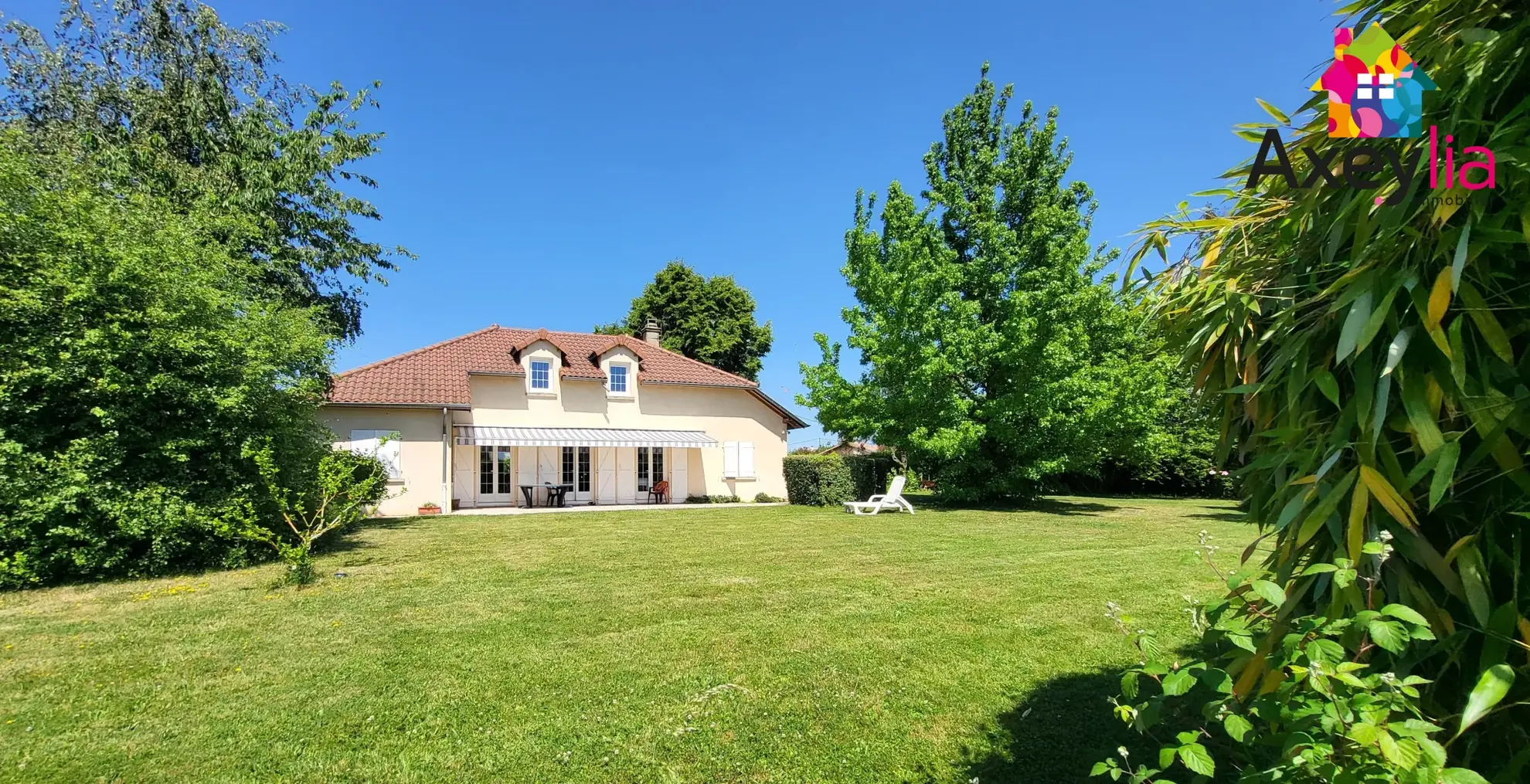 Maison à vendre à Perreux – 4 chambres, terrain arboré, panneaux solaires, garage