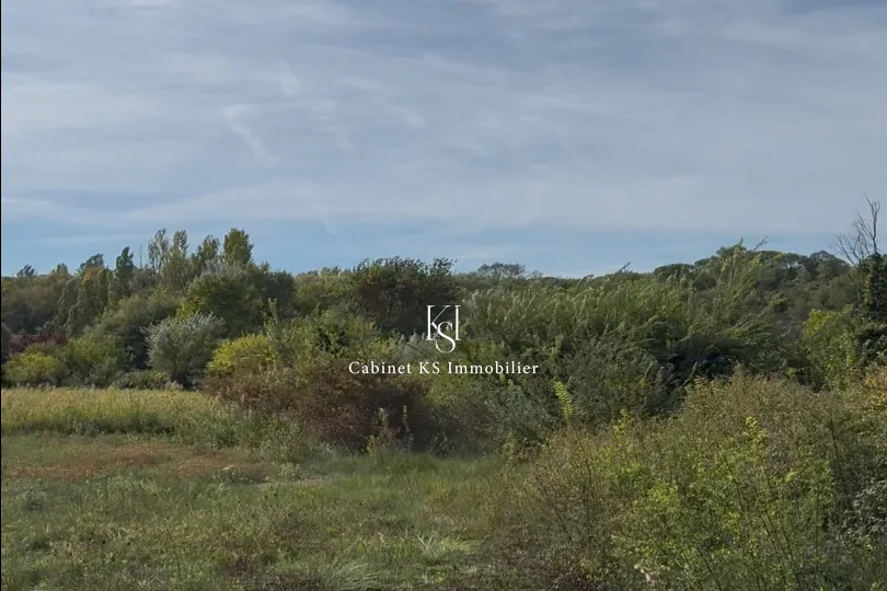 Terrain constructible de 548 m² à vendre à Tourves