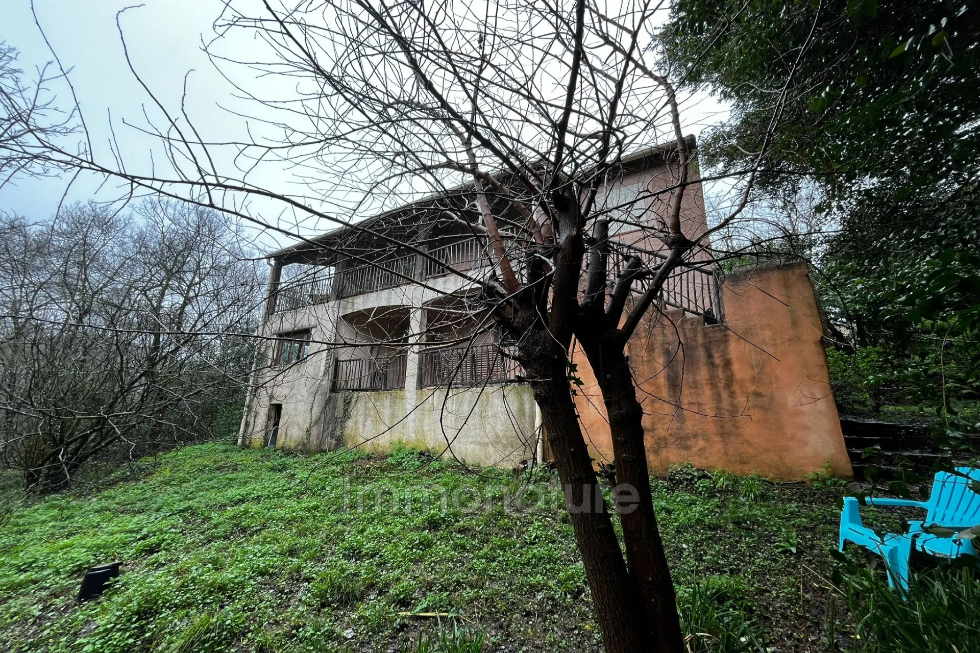 Villa spacieuse à vendre à Sumène avec grand terrain et vue nature