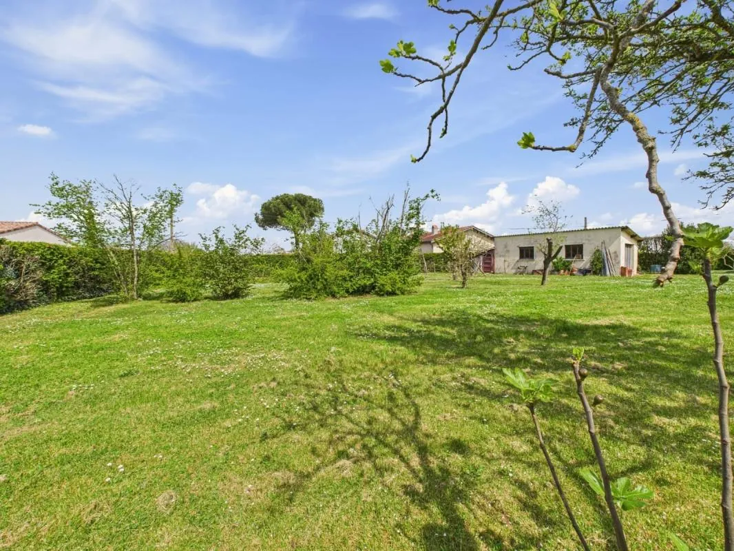 Terrain à bâtir viabilisé à Plaisance du Touch, idéal pour votre projet immobilier près de Toulouse